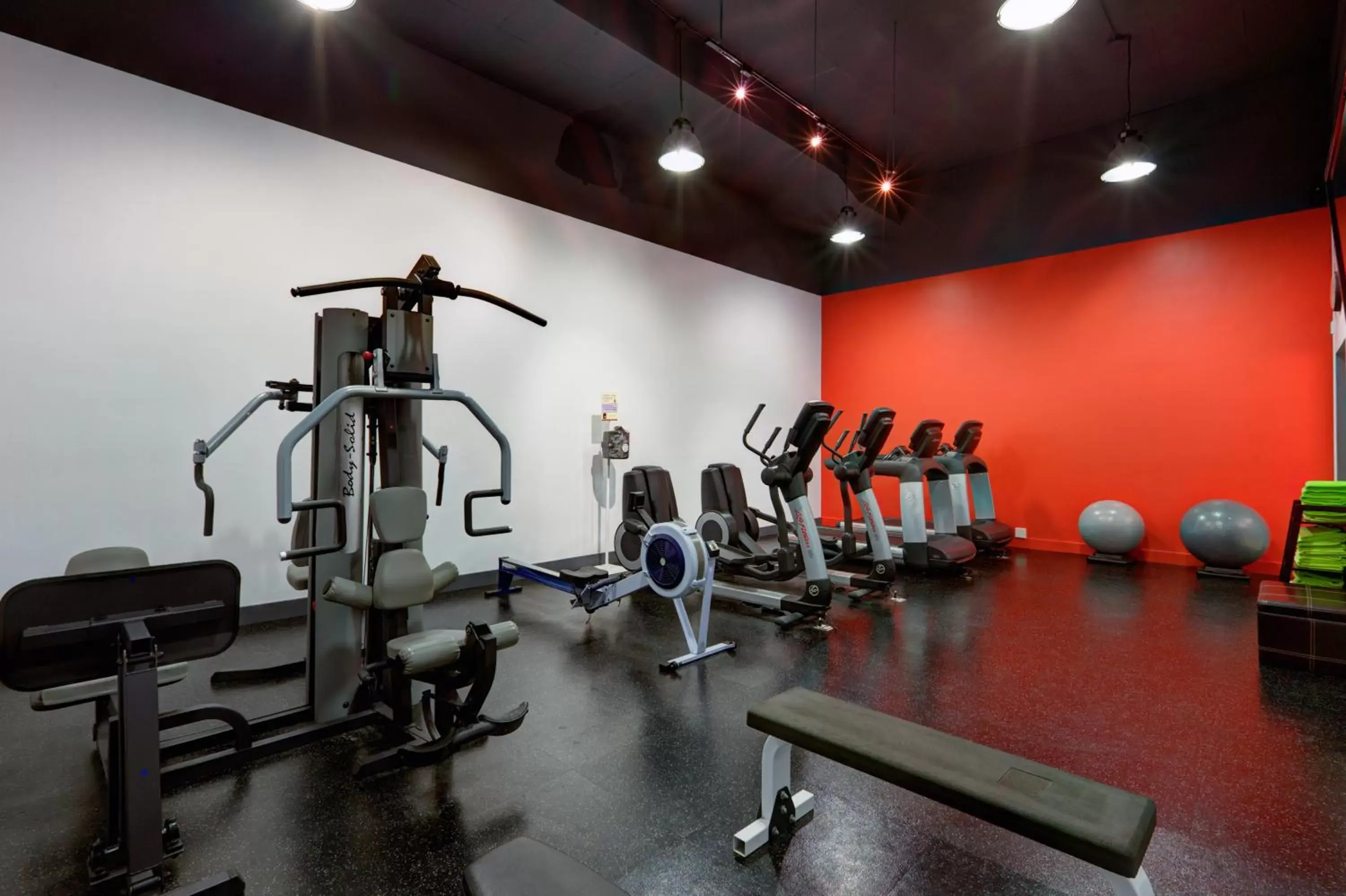 Fitness centre/facilities, Fitness Center/Facilities in Radisson Blu Downtown Toronto