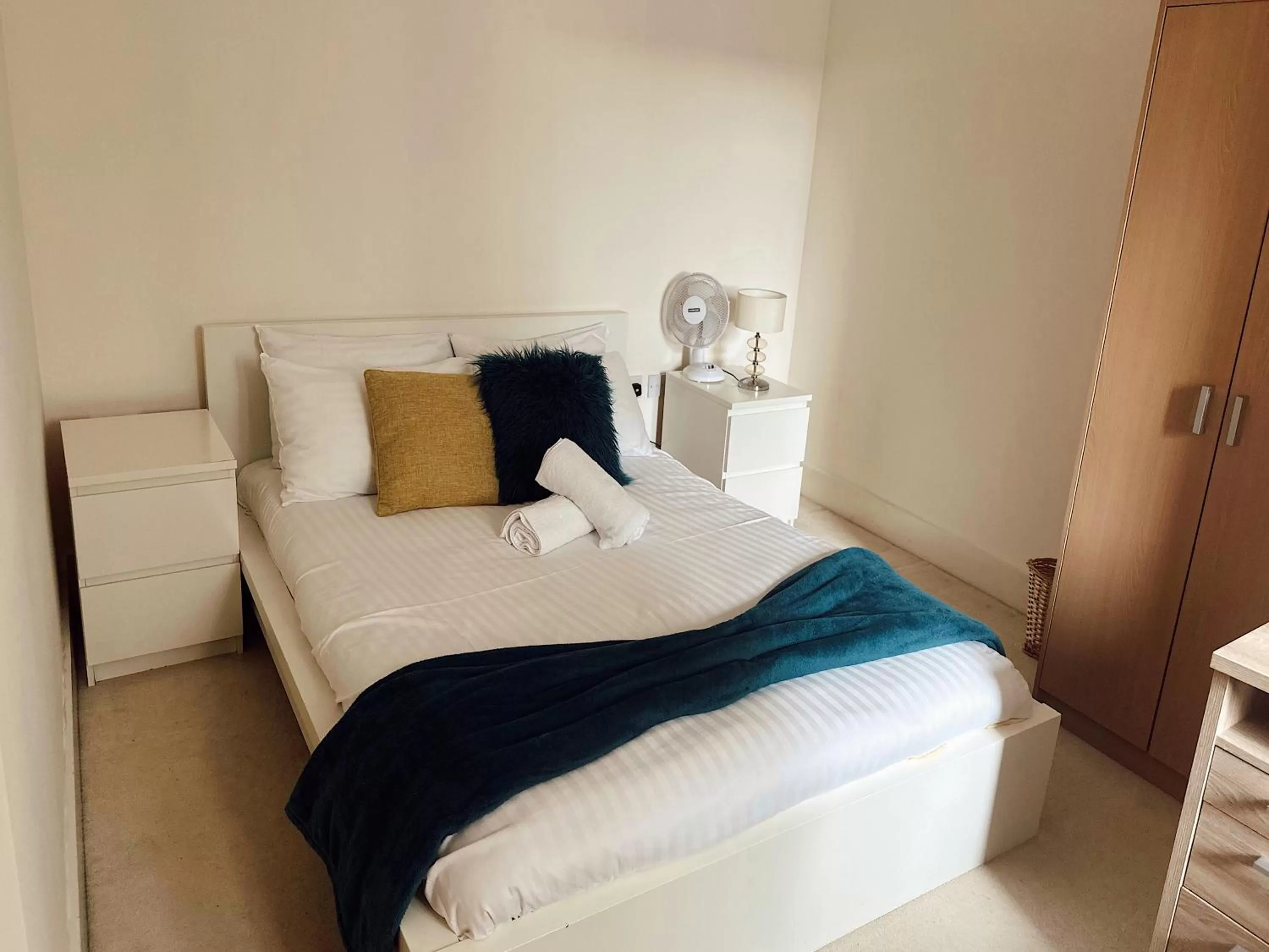 Bed in Canary Wharf - Luxury Apartments