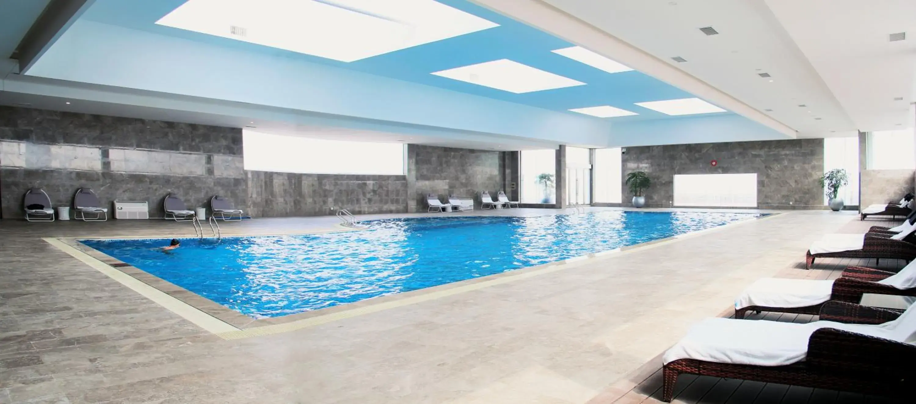 Swimming Pool in Swiss Grand Nanchang (Swiss International Hotel Nanchang)
