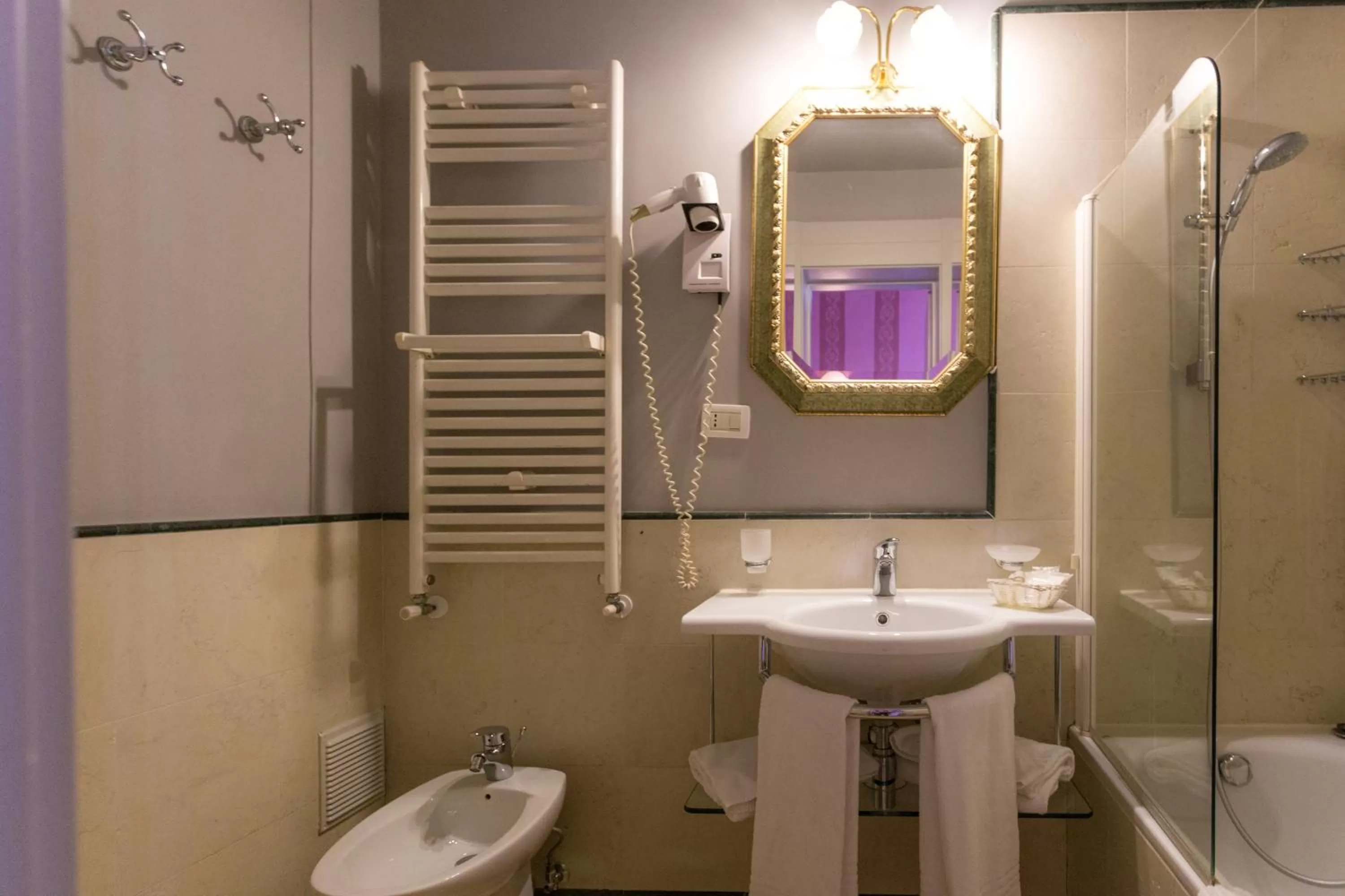 Bathroom in Hotel Tiziano