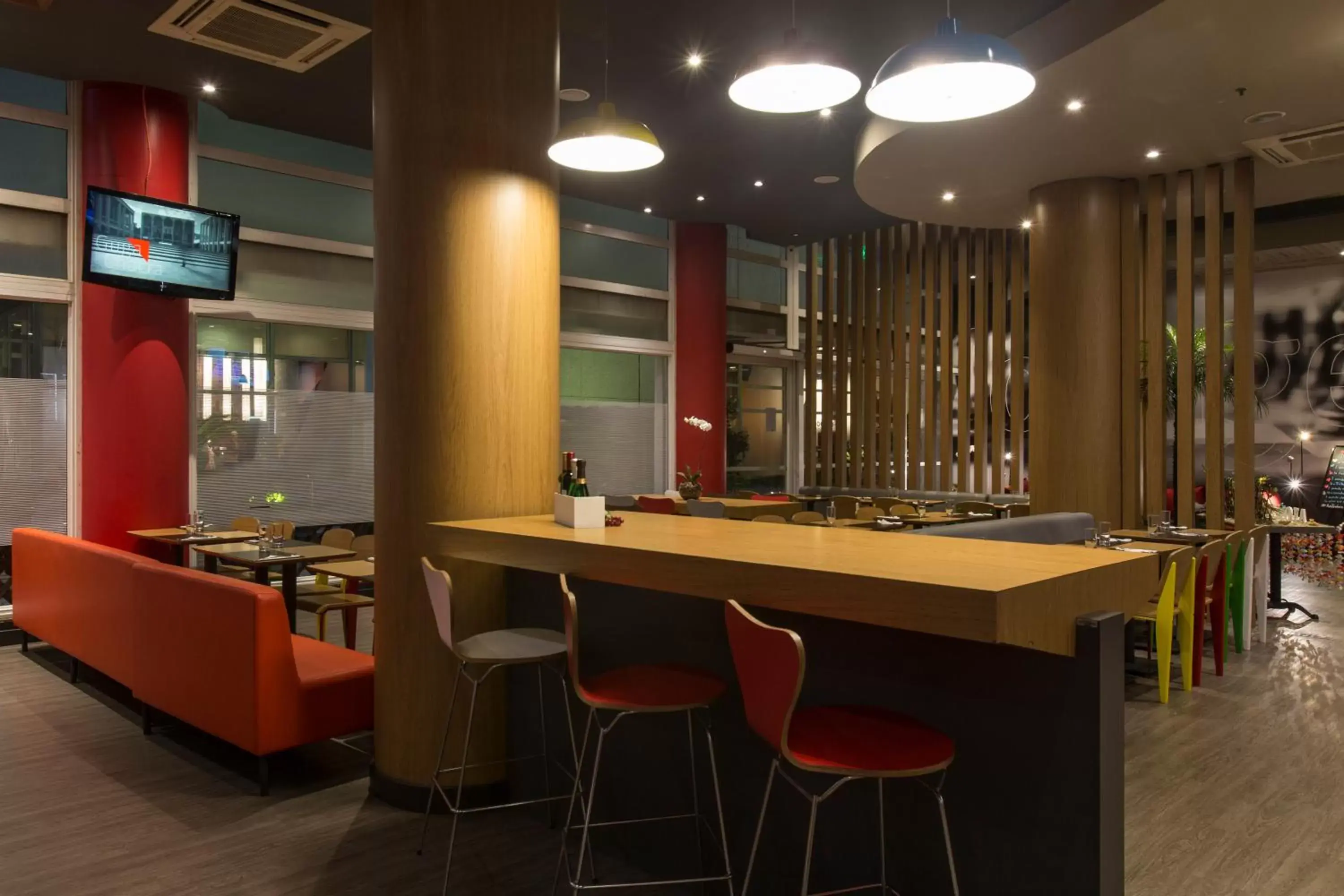 Restaurant/places to eat, Lounge/Bar in ibis Tambore