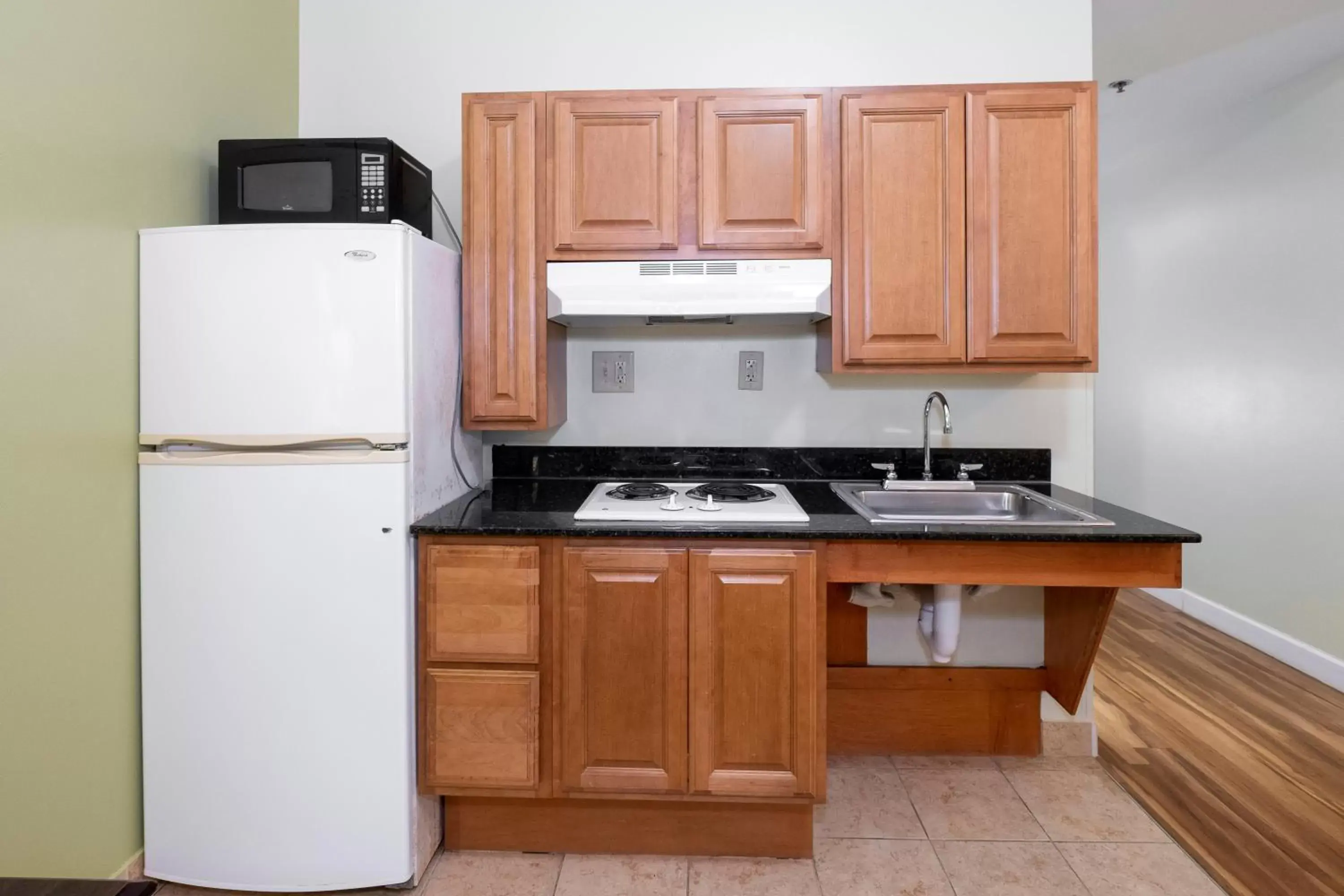 Bedroom, Kitchen/Kitchenette in Red Roof Inn & Suites Wilson