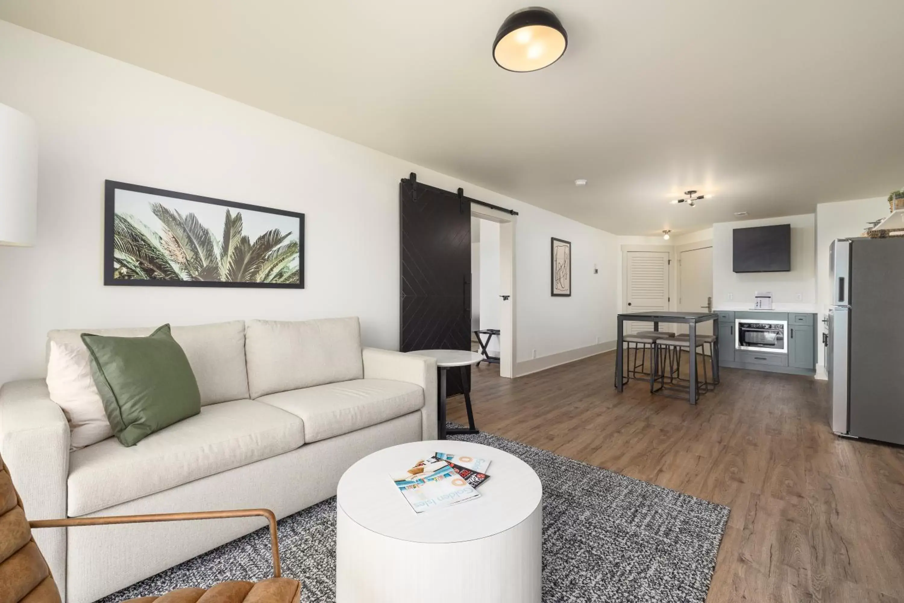 Kitchen or kitchenette, Seating Area in Sea Palms Resort