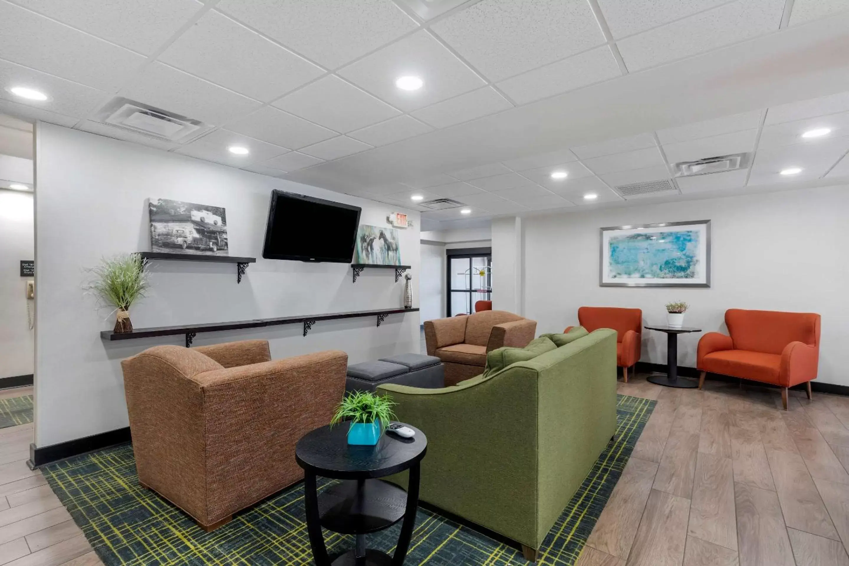 Lobby or reception, Seating Area in Comfort Inn Sherman