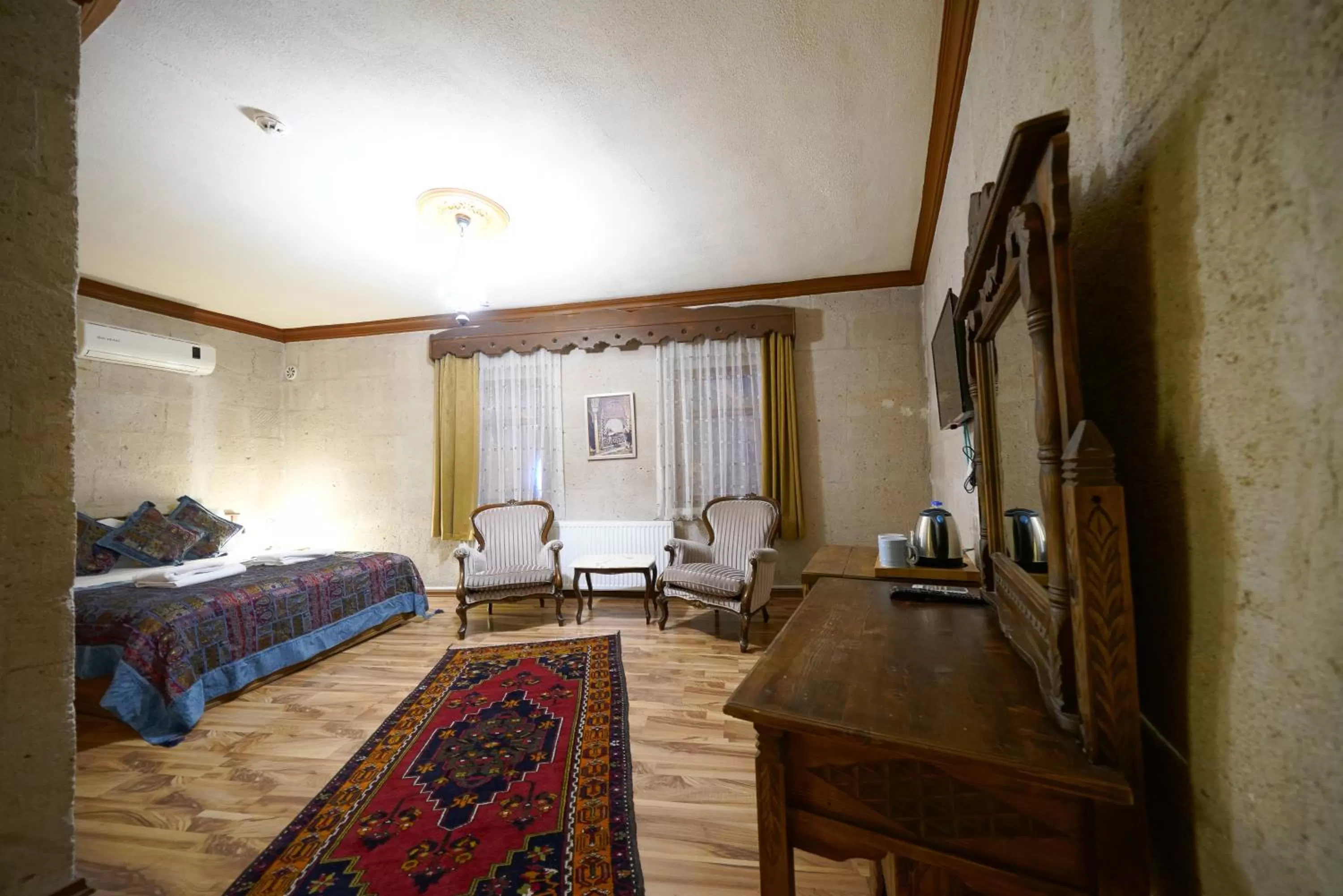 Photo of the whole room, Bed in Arch Palace