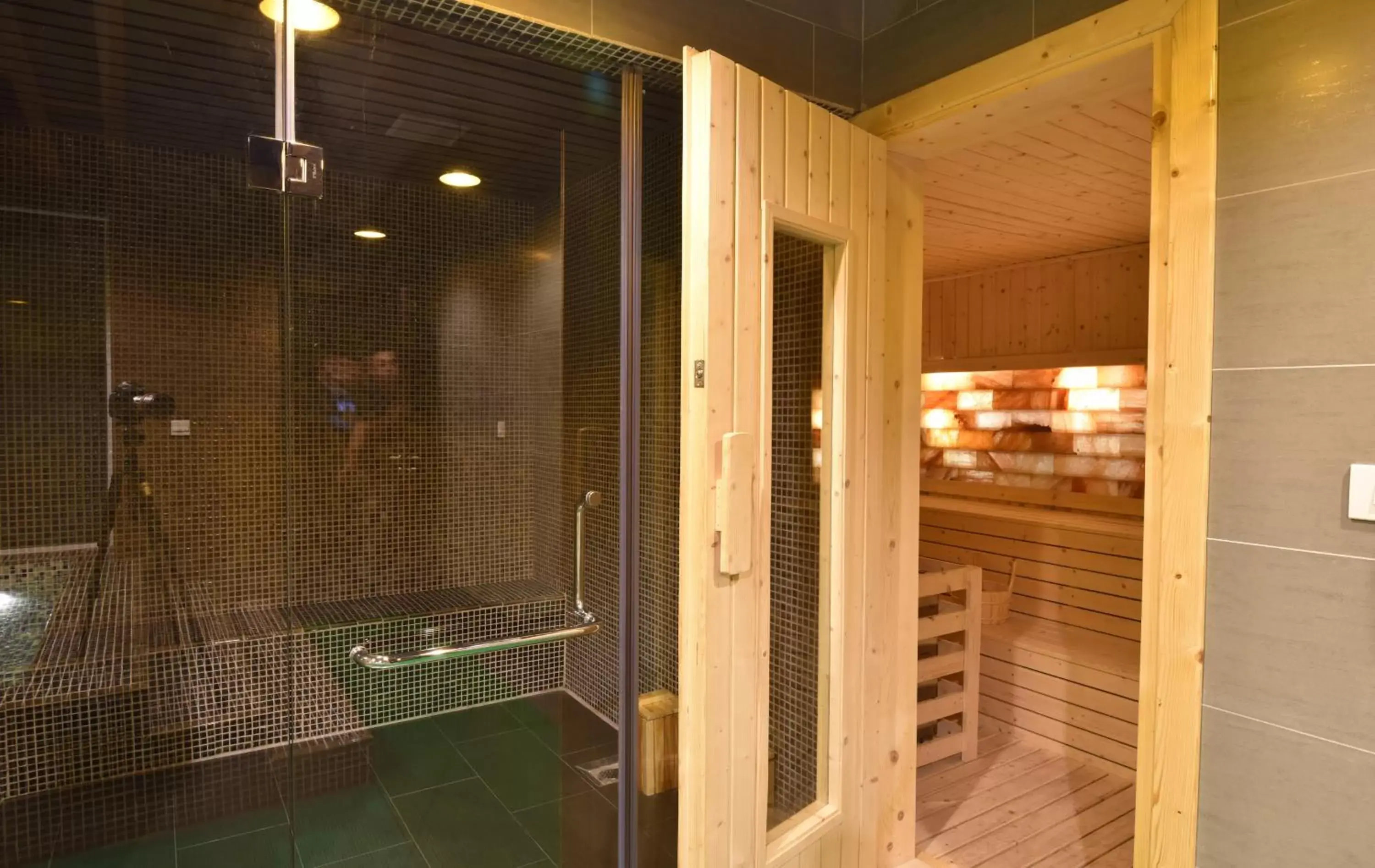 Hot Tub, Spa/Wellness in Grandiose Hotel & Spa