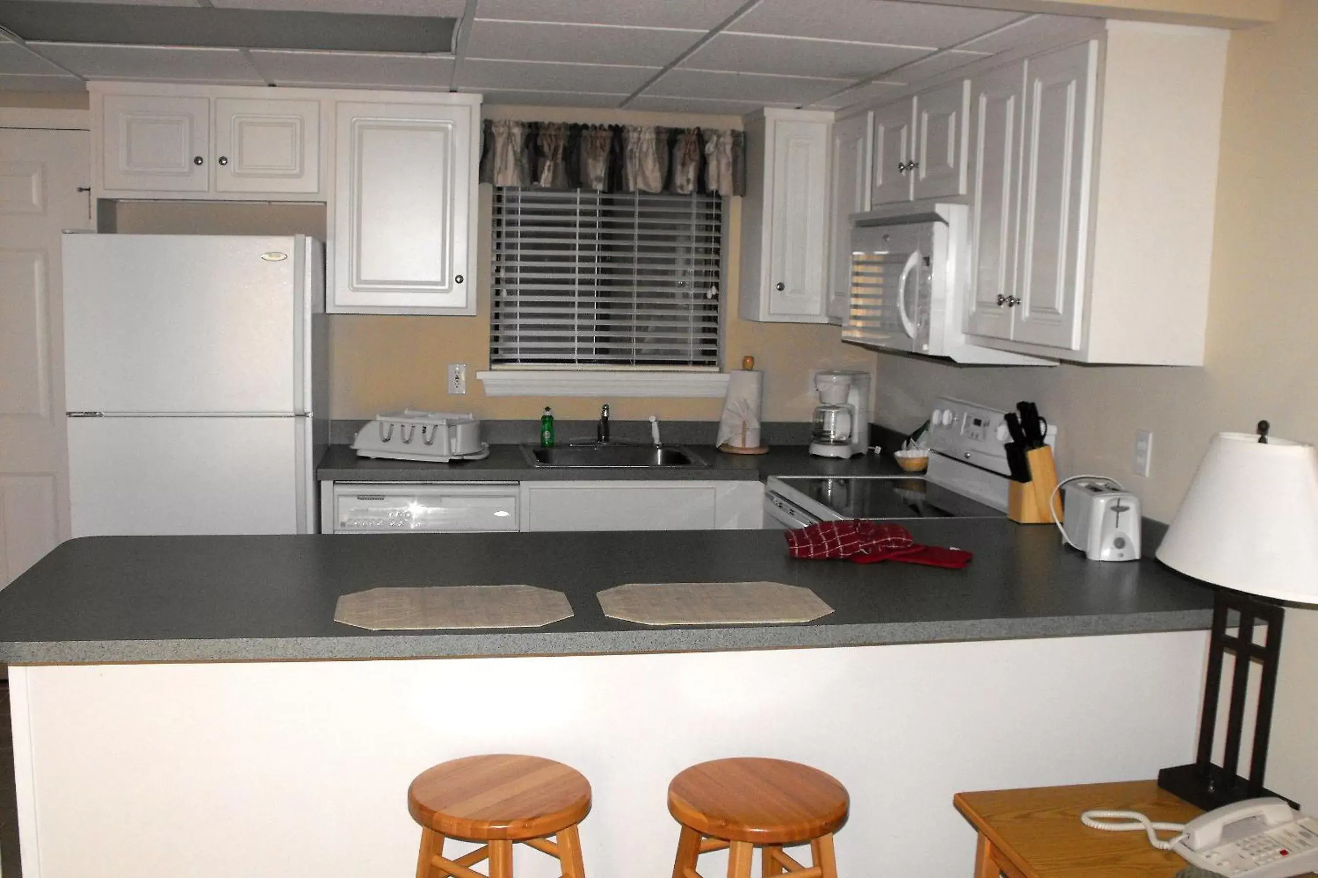 Kitchen or kitchenette, Kitchen/Kitchenette in Tanglwood Resort, a VRI resort