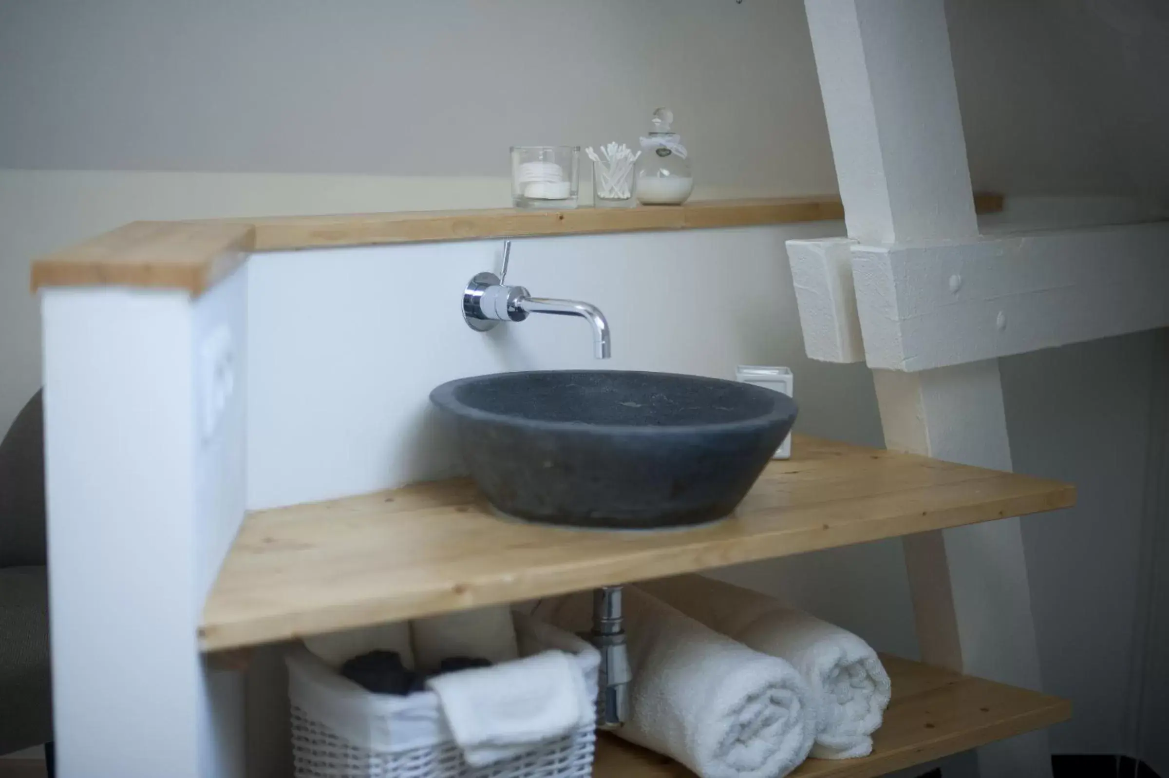 Decorative detail, Bathroom in Boutique B&B Villa Heidetuin