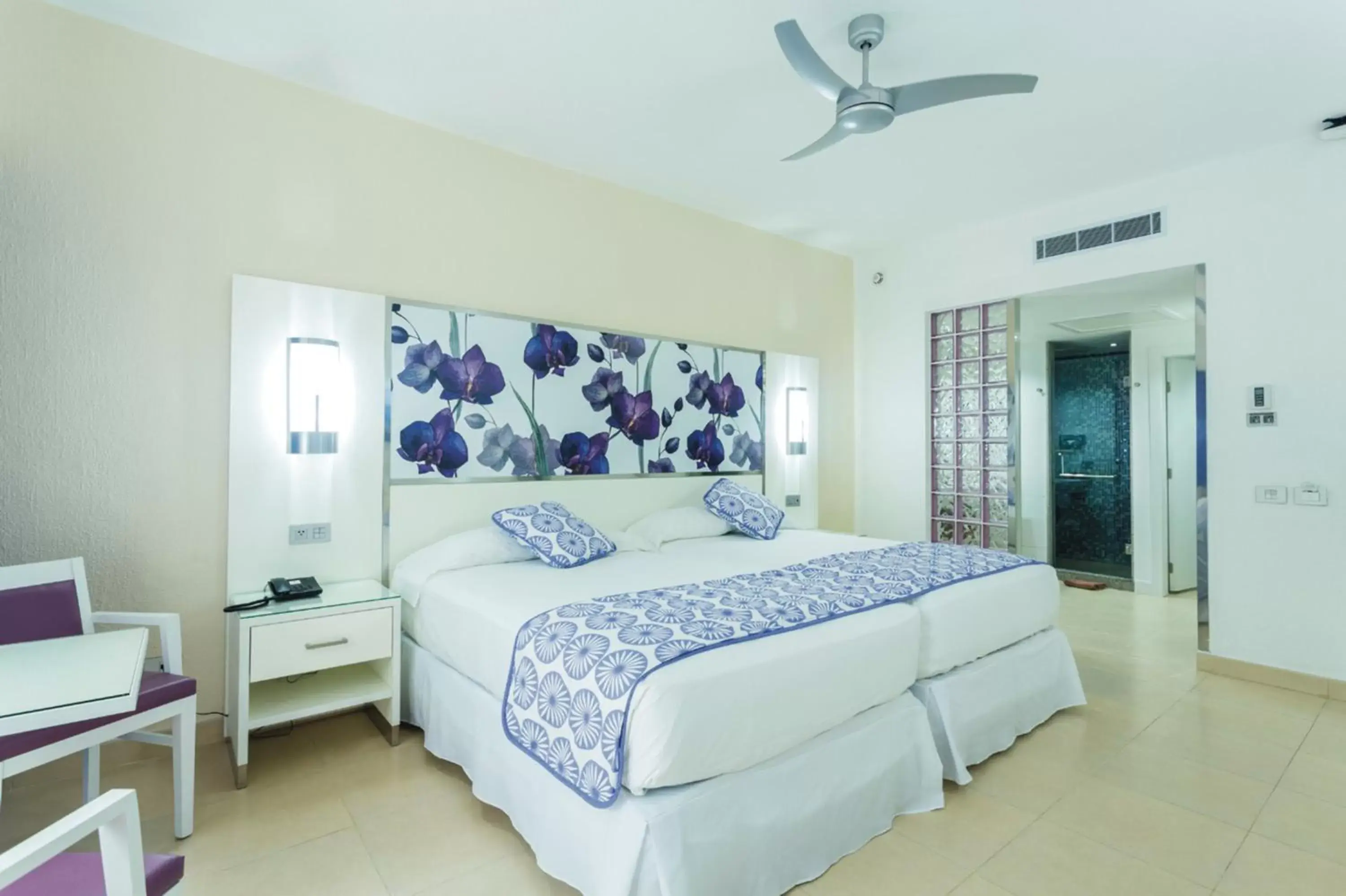 Bed in Riu Playacar - All Inclusive