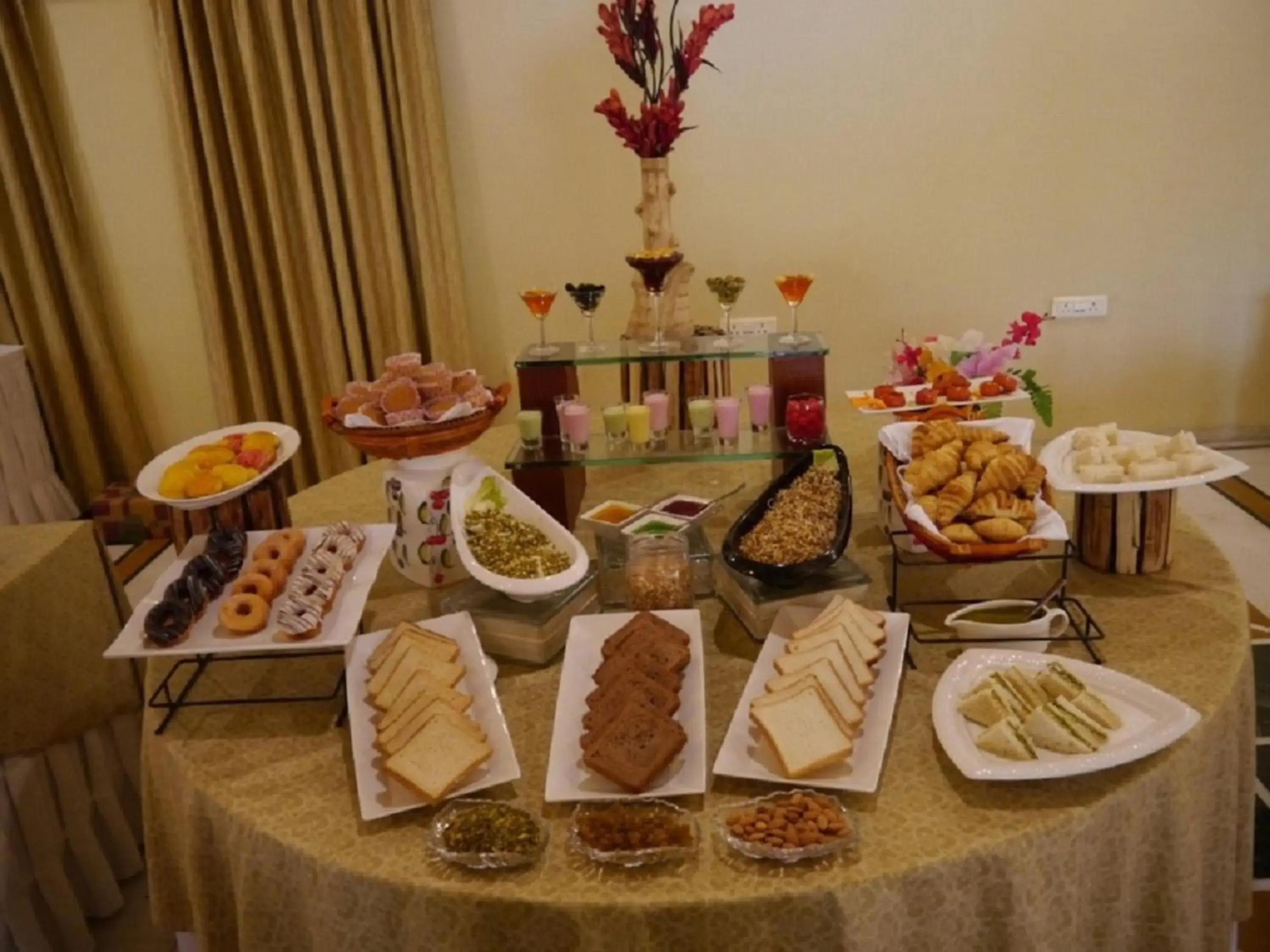 Continental breakfast in The Ummed Jodhpur Palace Resort & Spa Continental breakfast in The Ummed Jodhpur Palace Resort & Spa