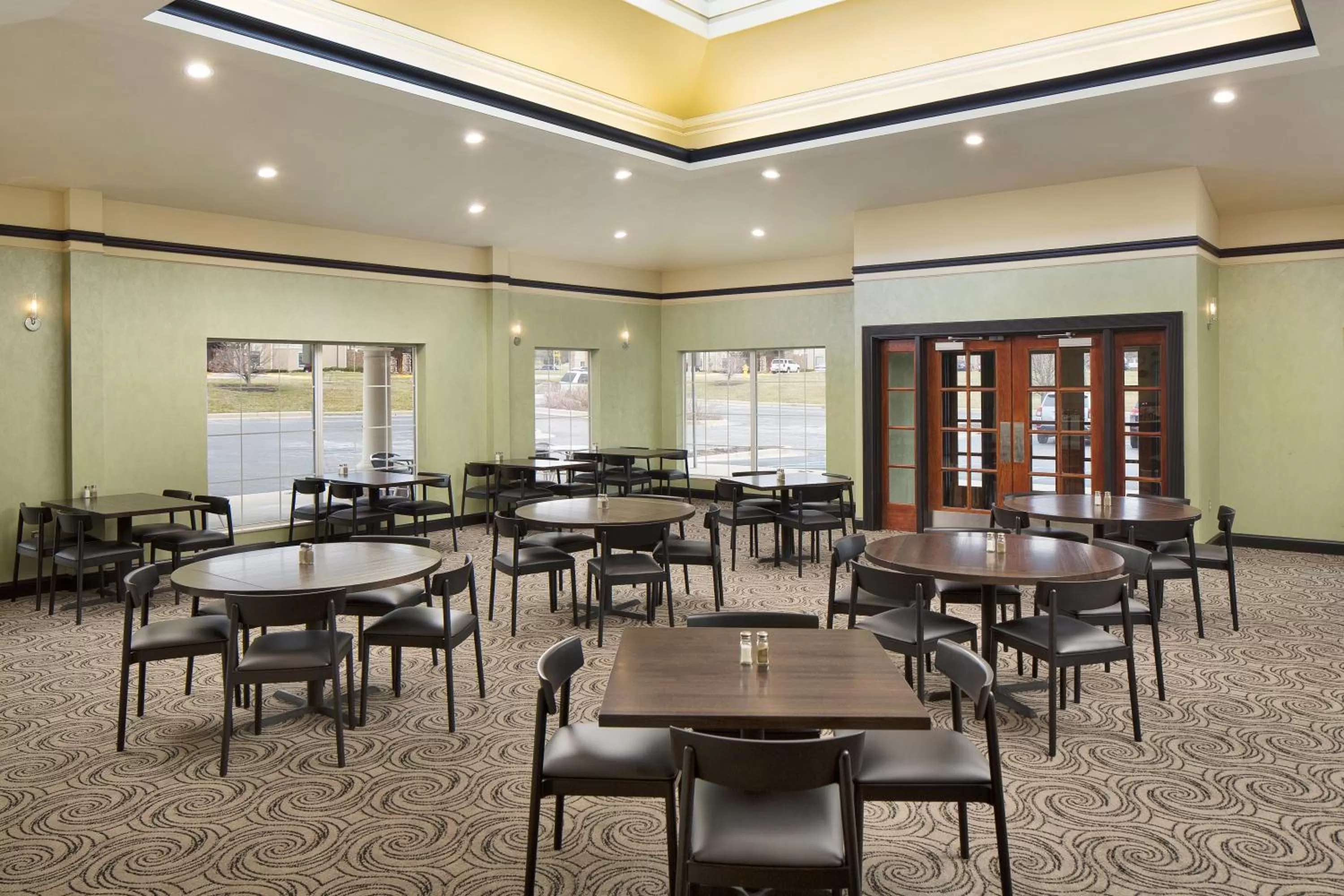 Restaurant/places to eat in Holiday Inn Grand Rapids-Airport by IHG