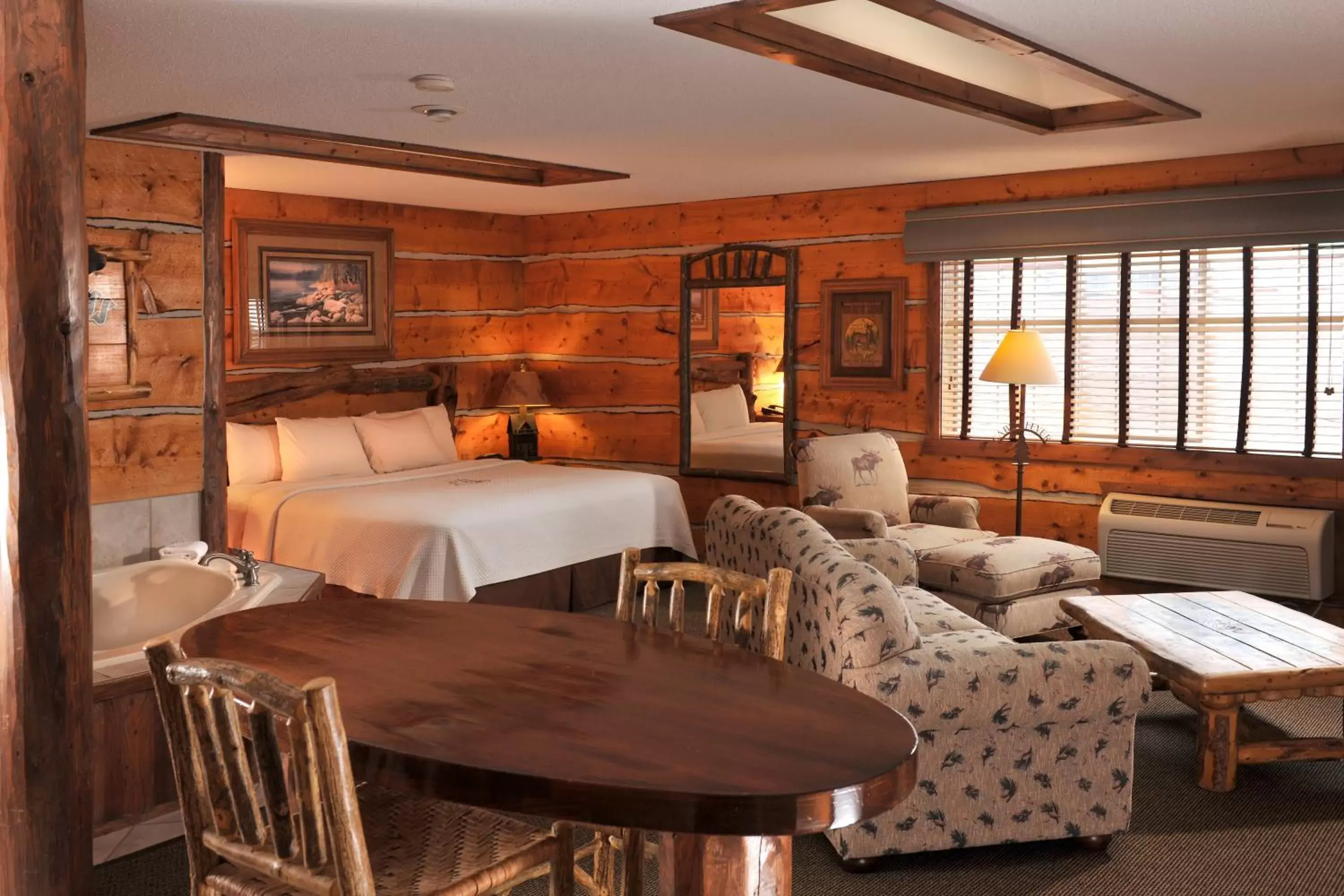 Bed in Cedar Creek Hotel Wausau - Rothschild Bed in Cedar Creek Hotel Wausau - Rothschild