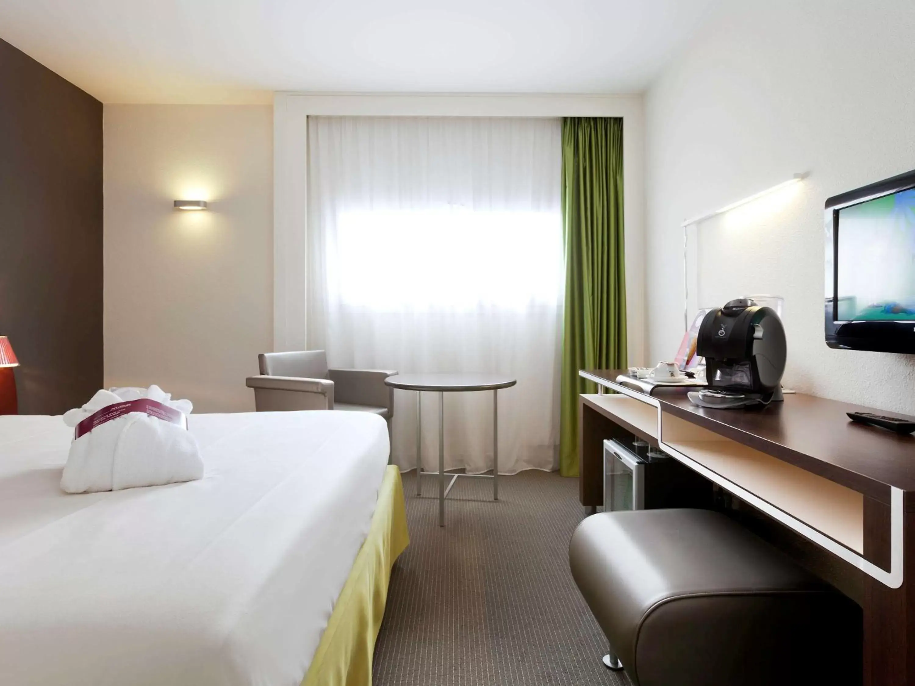 Photo of the whole room in Mercure Rennes Centre Gare