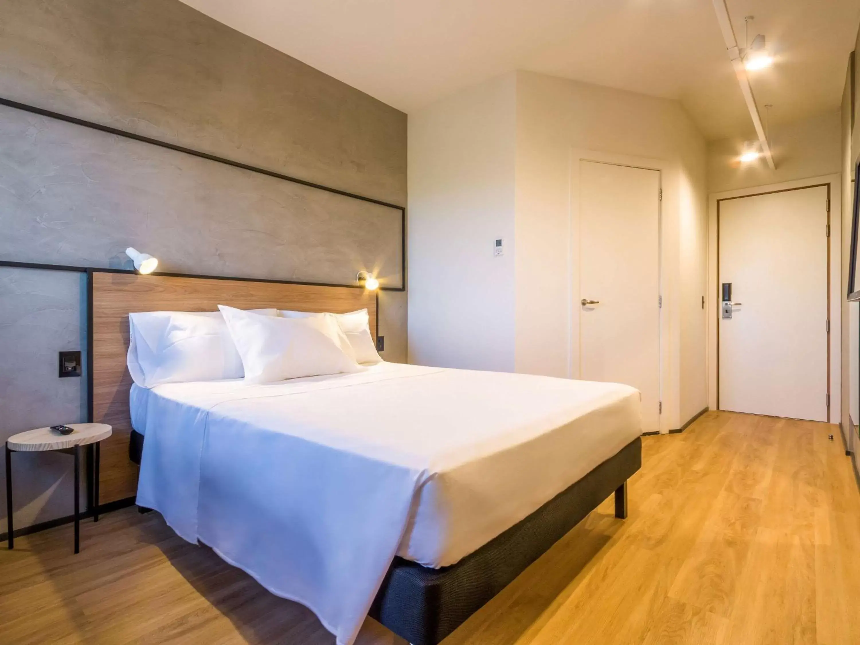 Photo of the whole room, Bed in ibis Tours Sud