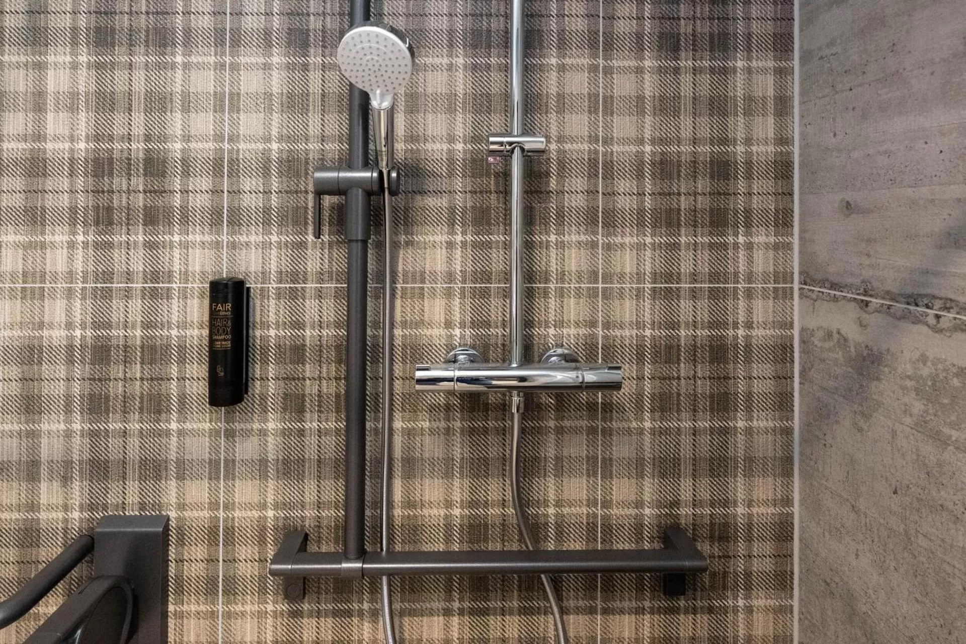 Shower in 6532 Smart Hotel - Self check-in