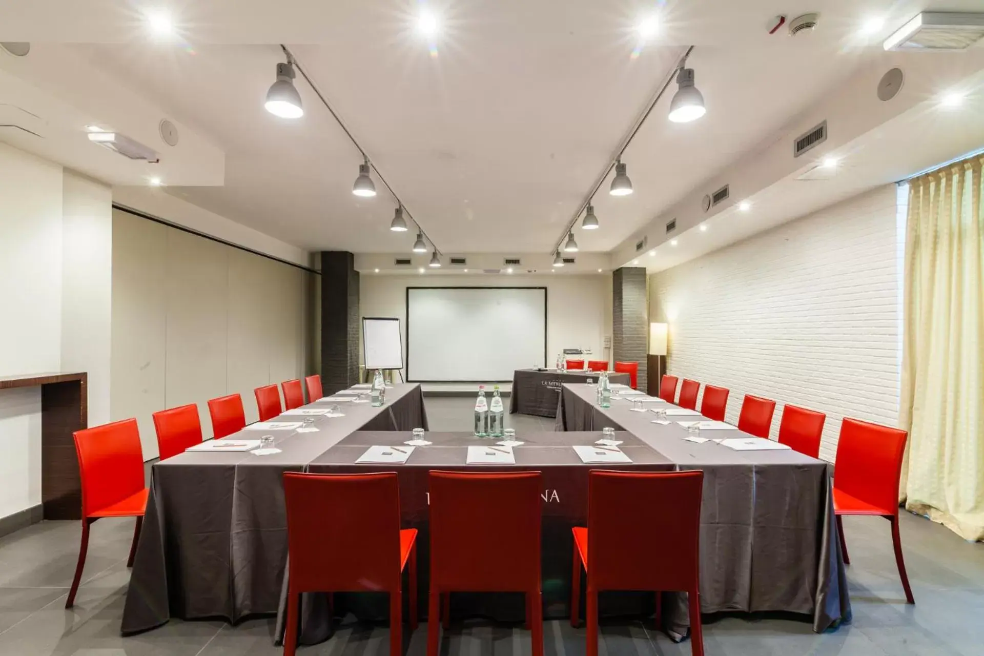 Business facilities in Hotel La Meridiana