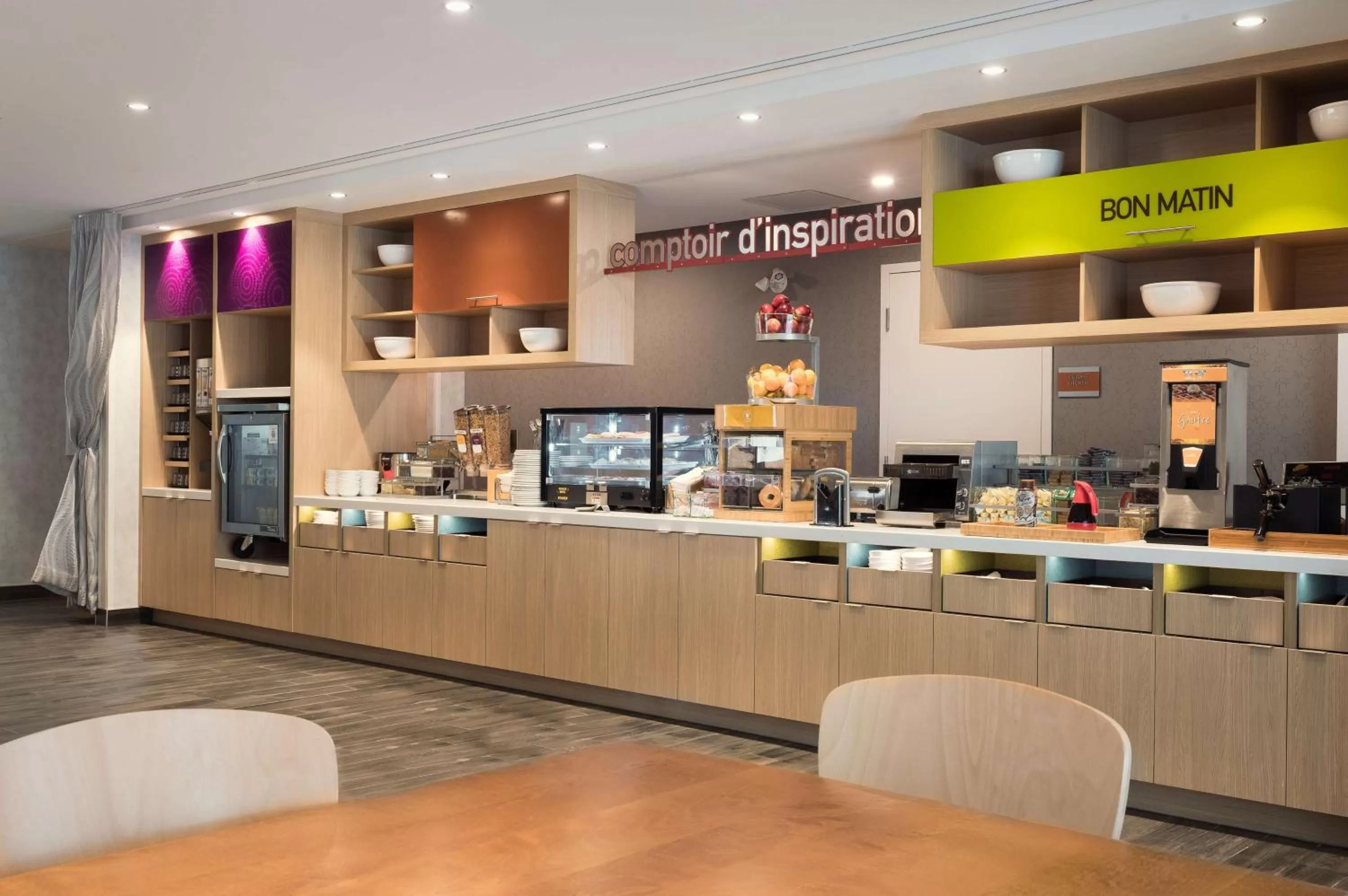 Breakfast in Home2 Suites By Hilton Quebec City