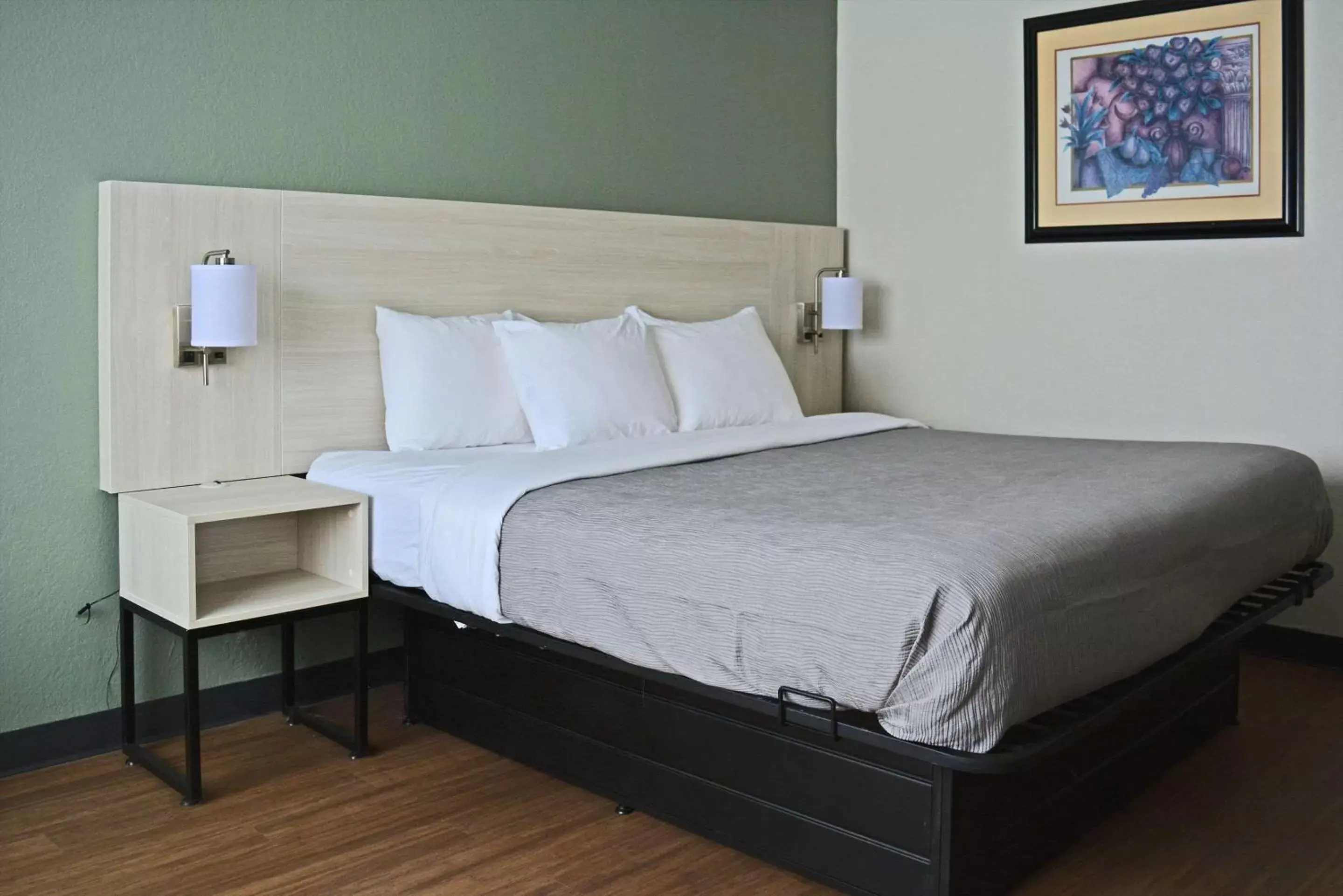 Bedroom, Bed in Quality Inn & Suites East Syracuse - Carrier Circle