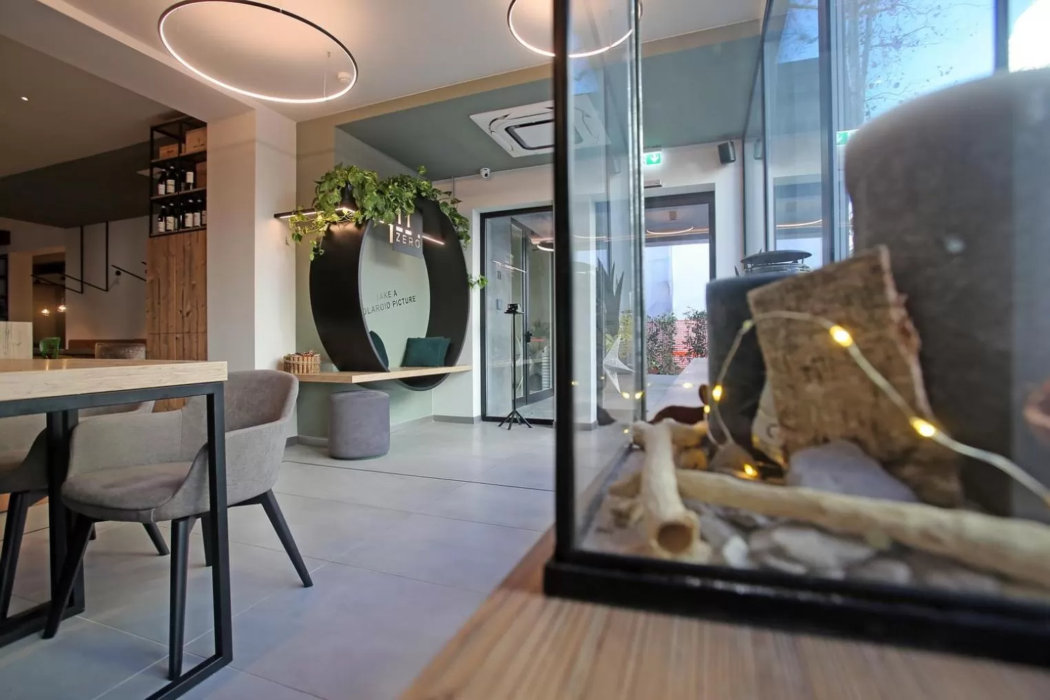 Restaurant/places to eat in Meg Lifestyle Hotel & Apartaments