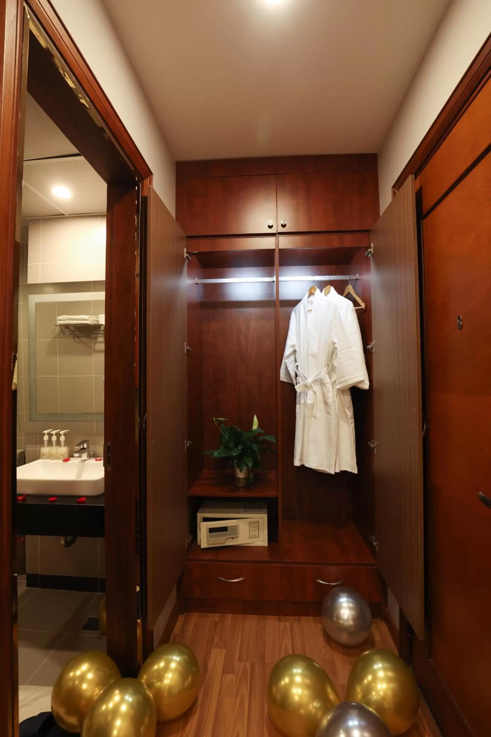 Bathroom in Gallant Hotel