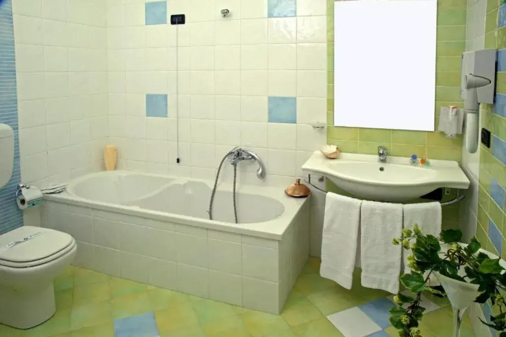 Bathroom in Cerri Hotel
