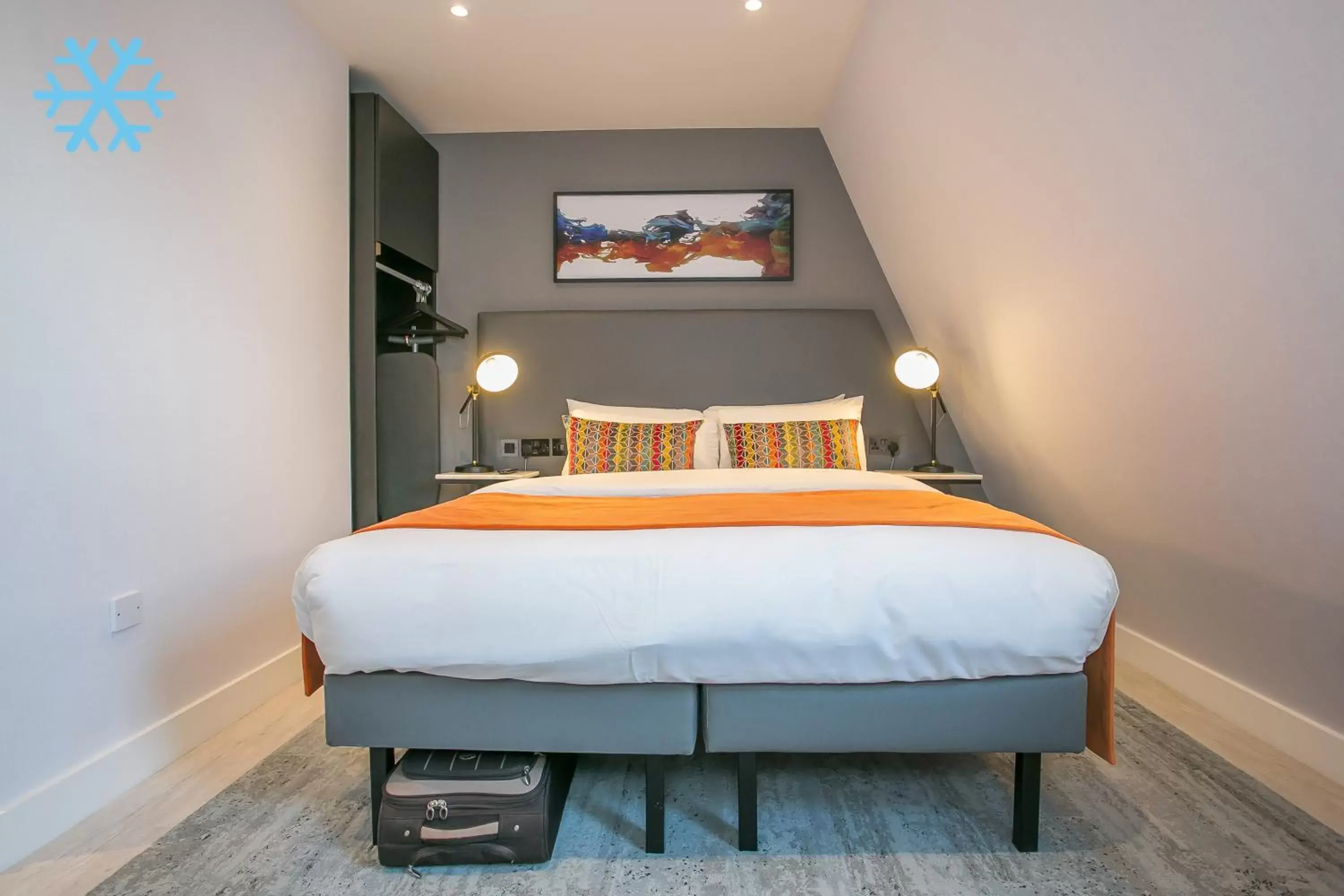Bed in Grafton Street Studios by City Break Apartments