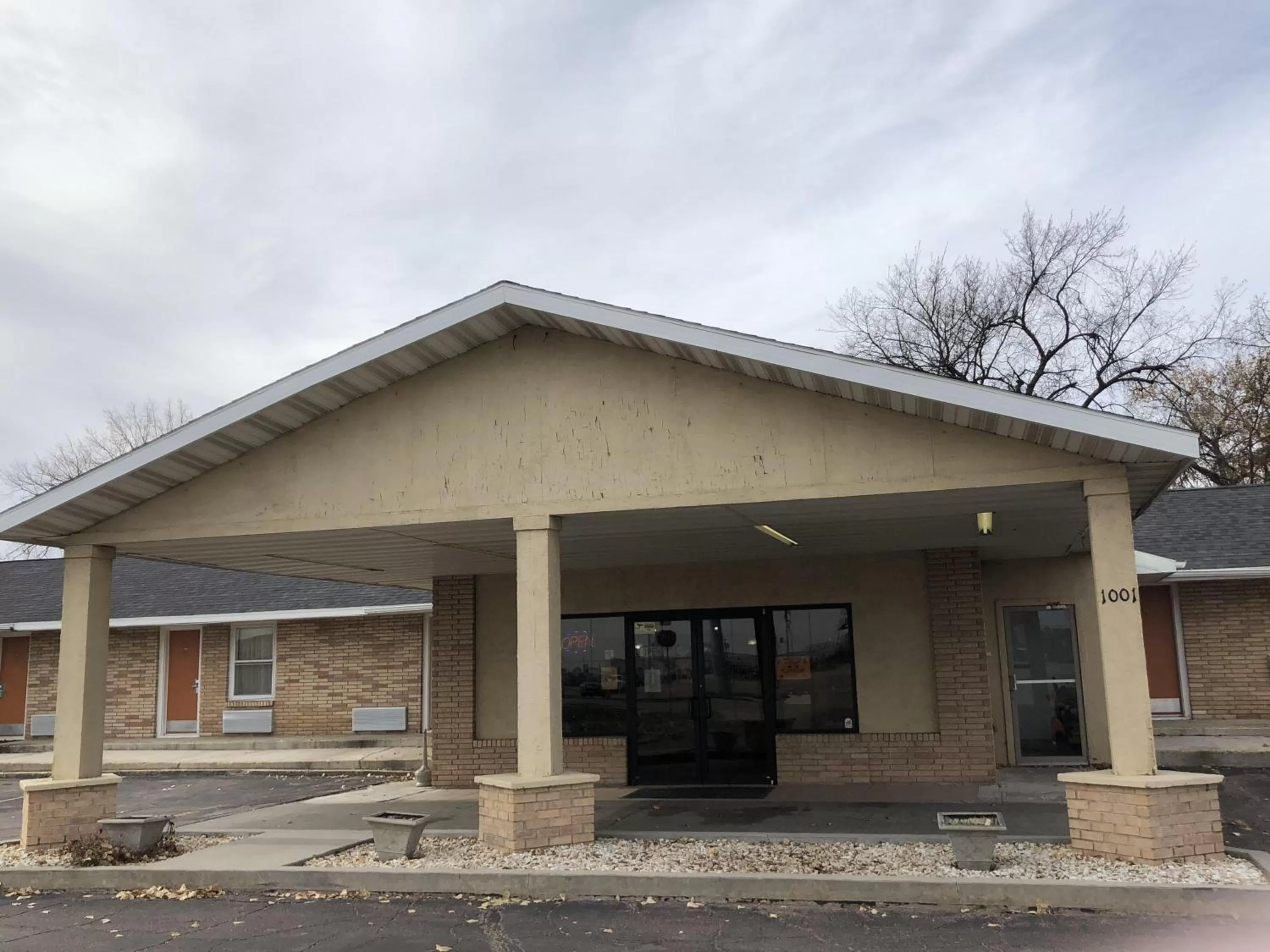 Property building in Corn Palace Inn