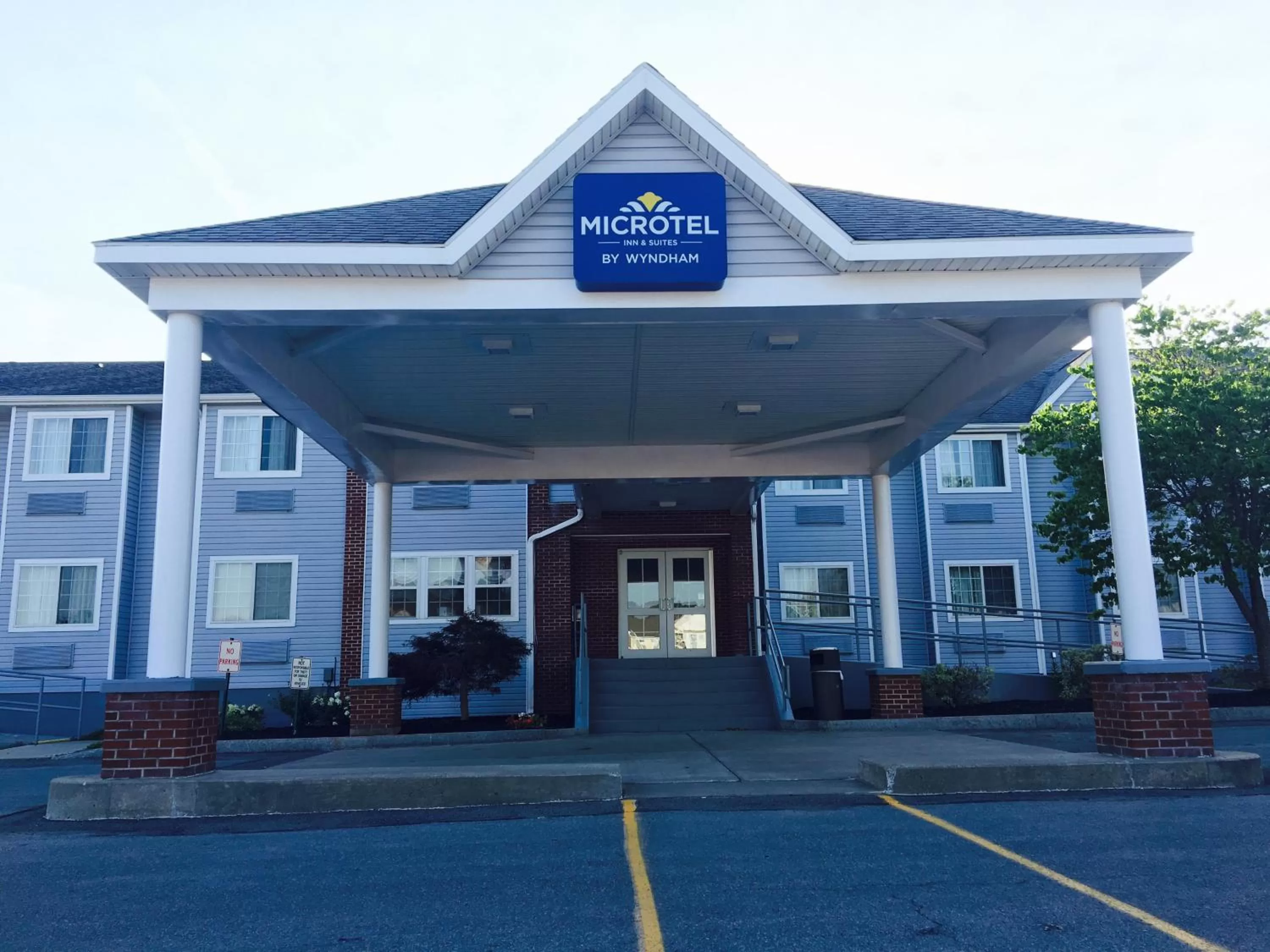 Facade/entrance in Microtel Inn & Suites by Wyndham Syracuse Baldwinsville