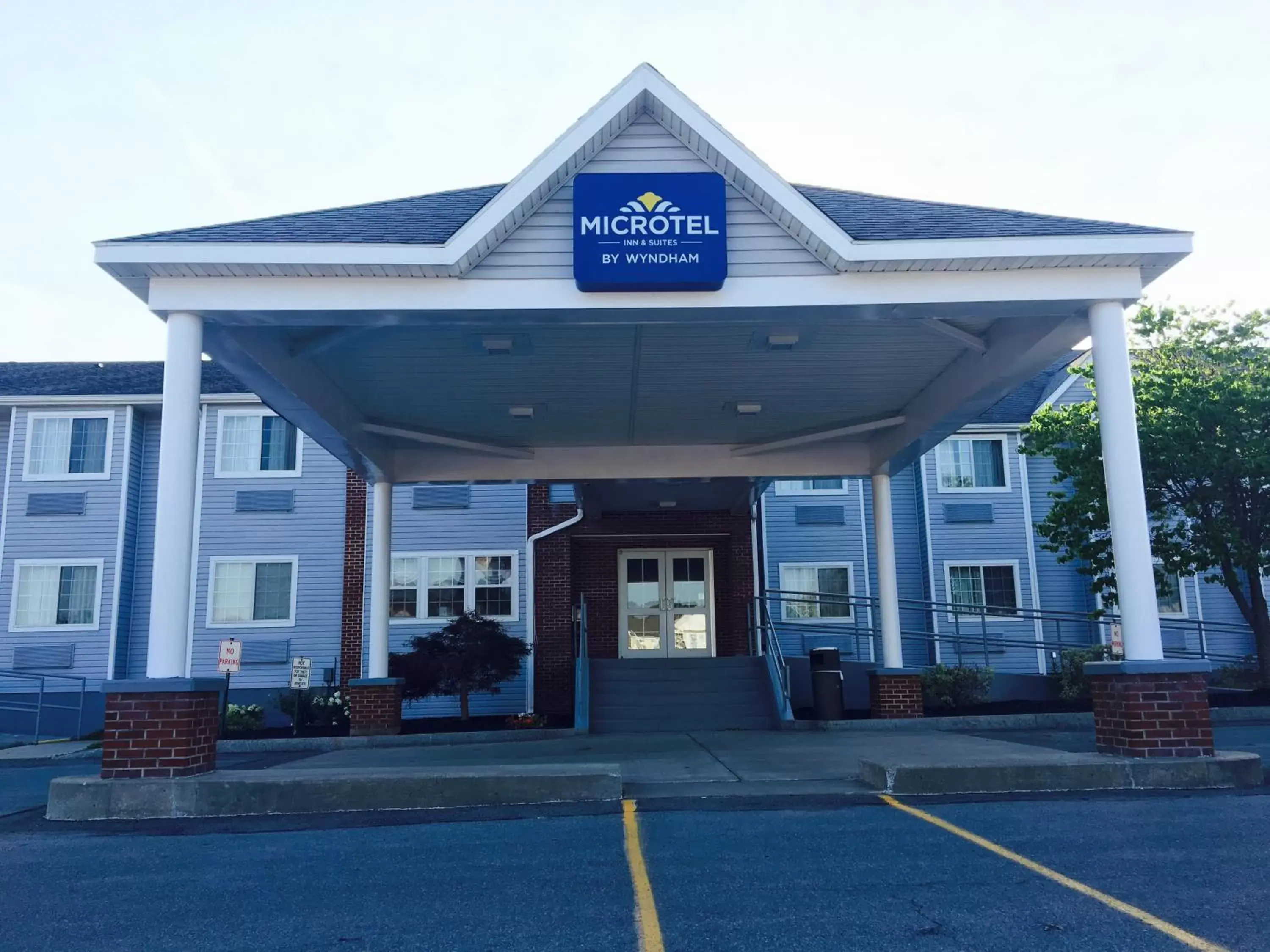 Facade/Entrance in Microtel Inn & Suites by Wyndham Syracuse Baldwinsville