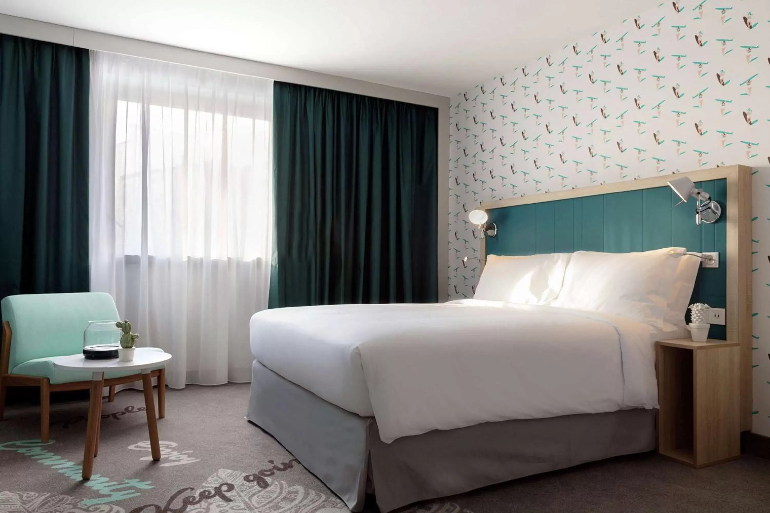 Bed in Hampton By Hilton Paris Clichy