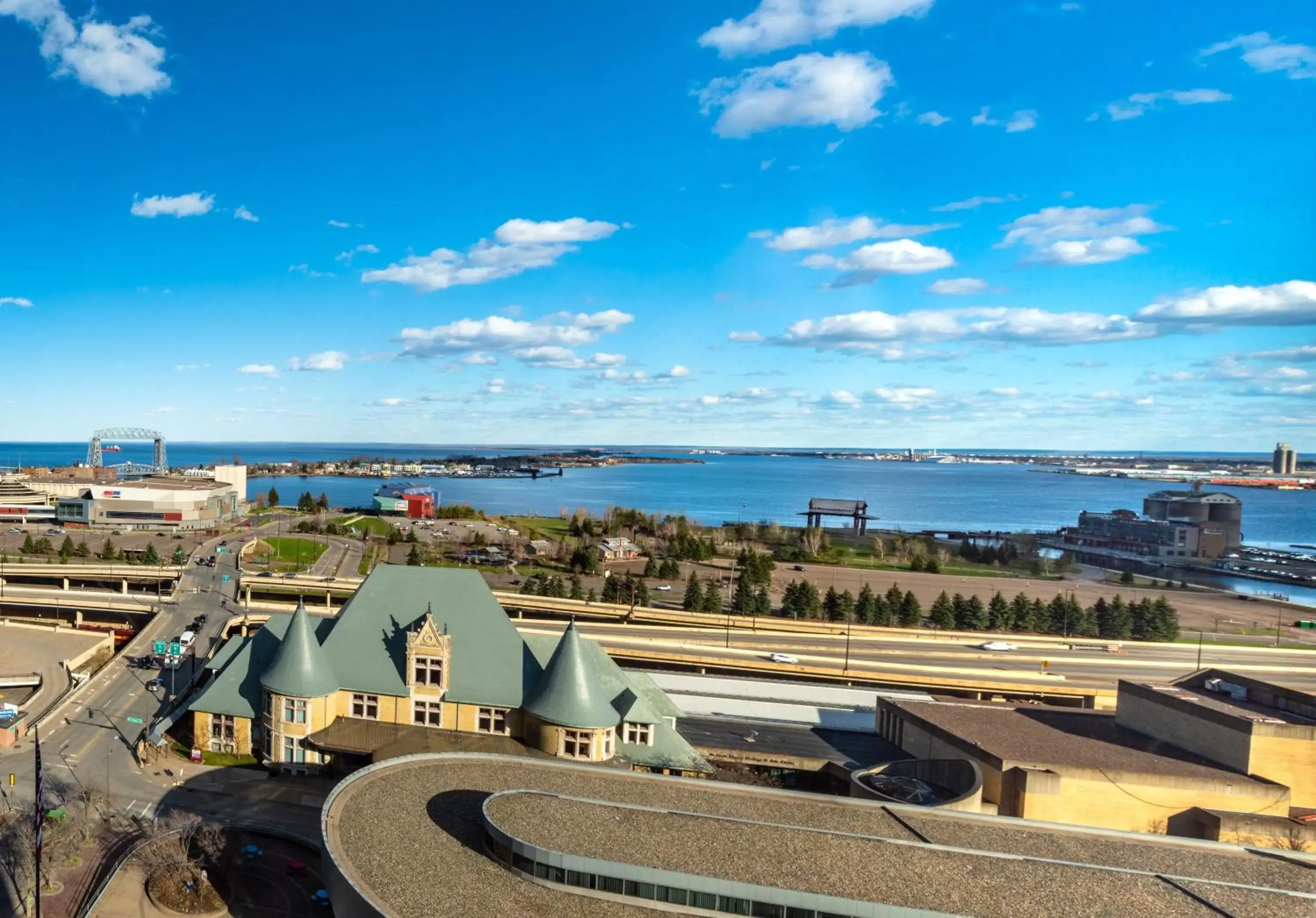 Lake view, Bird's-eye View in Radisson Hotel Duluth-Harborview