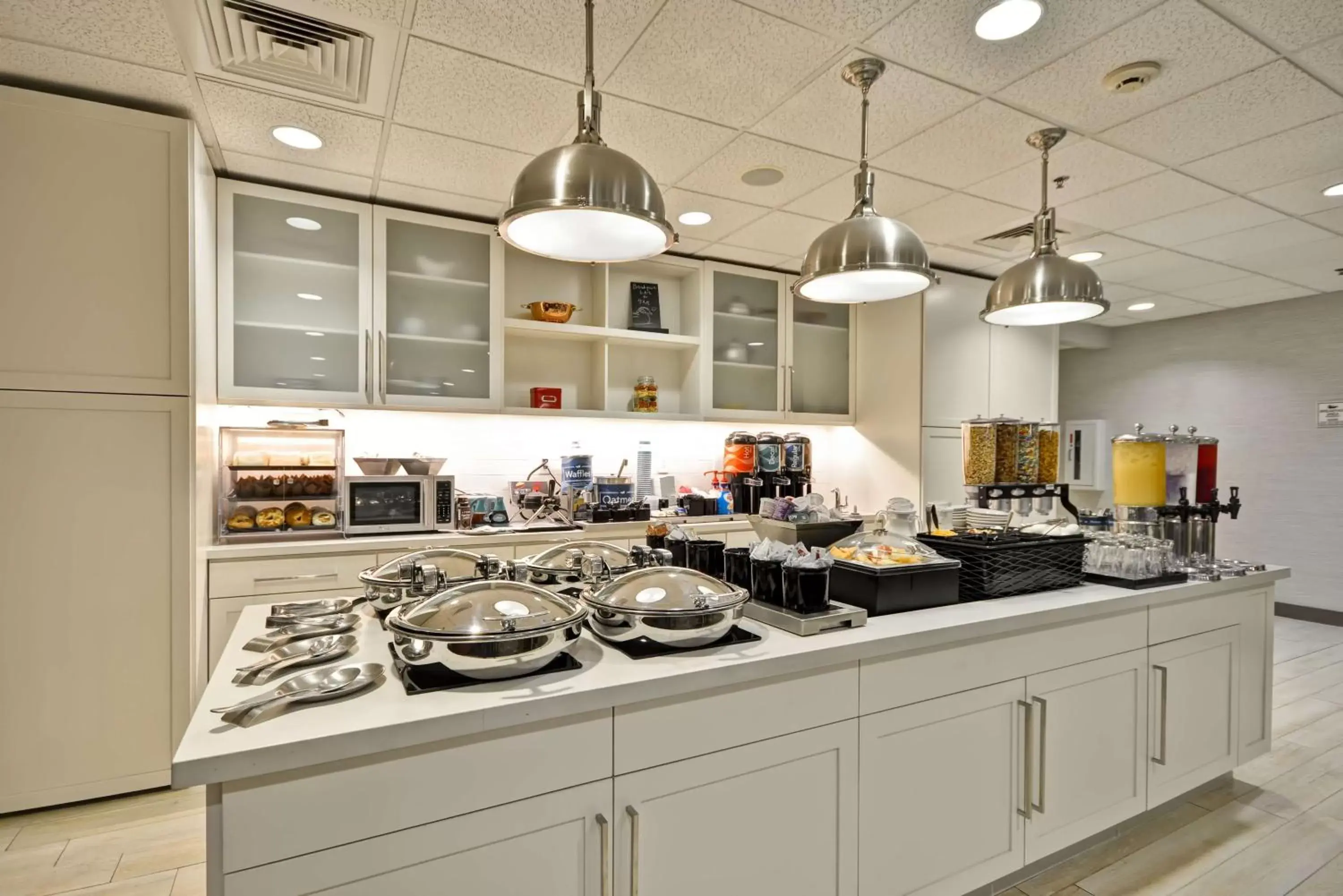 Breakfast, Kitchen/Kitchenette in Homewood Suites by Hilton - Oakland Waterfront