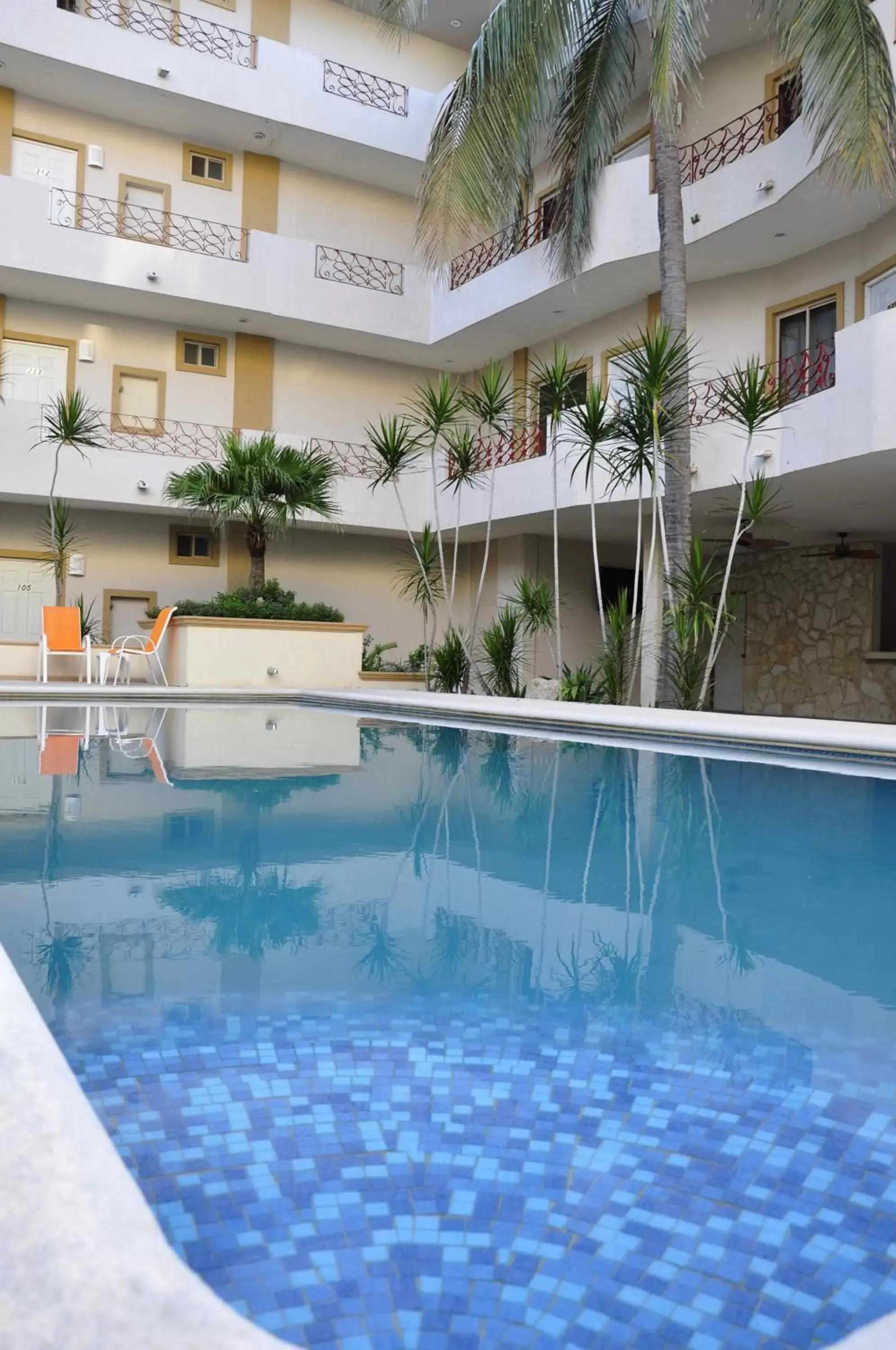 Pool view, Swimming Pool in Hotel Mediterraneo