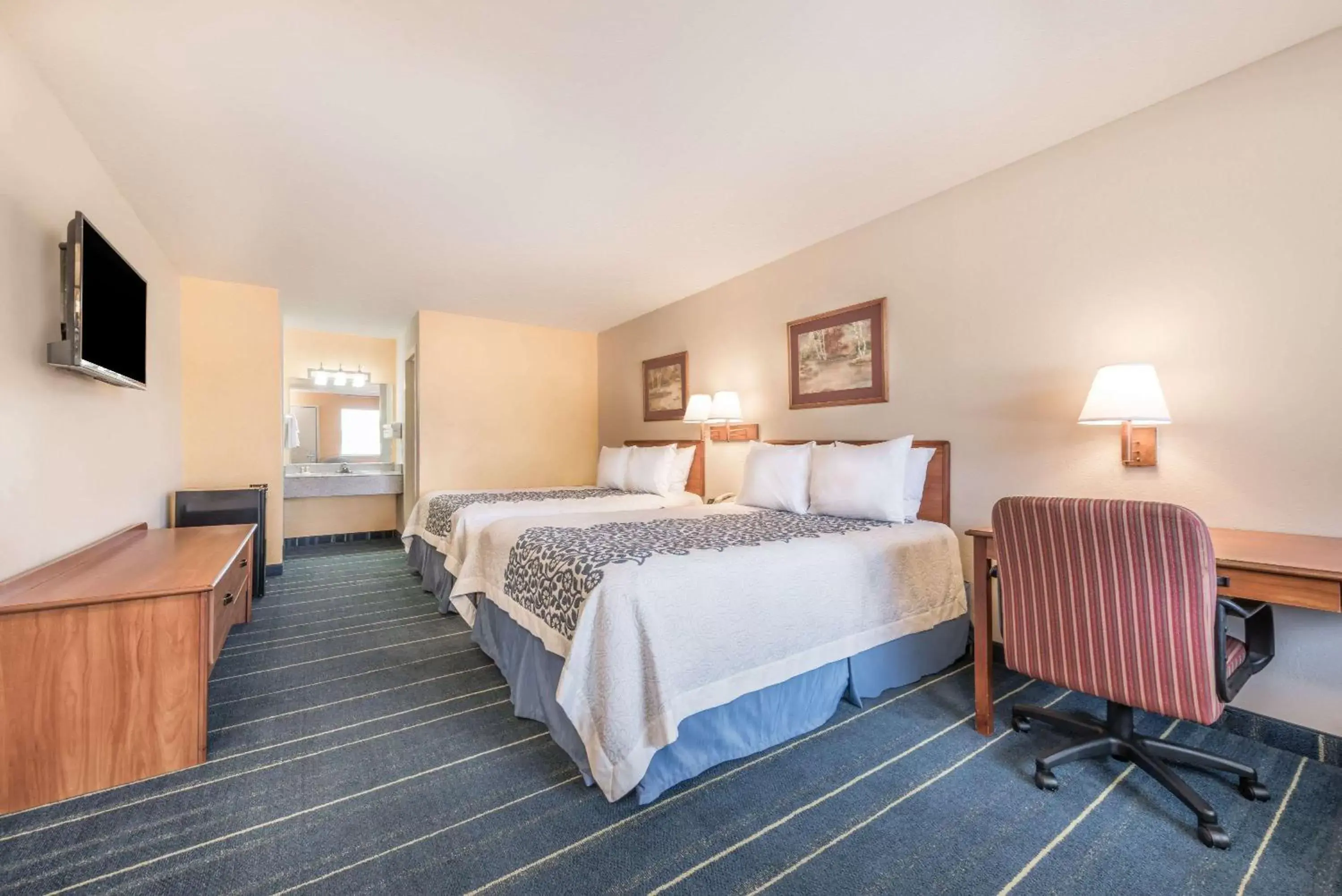 Photo of the whole room, Bed in Days Inn by Wyndham Bryan College Station