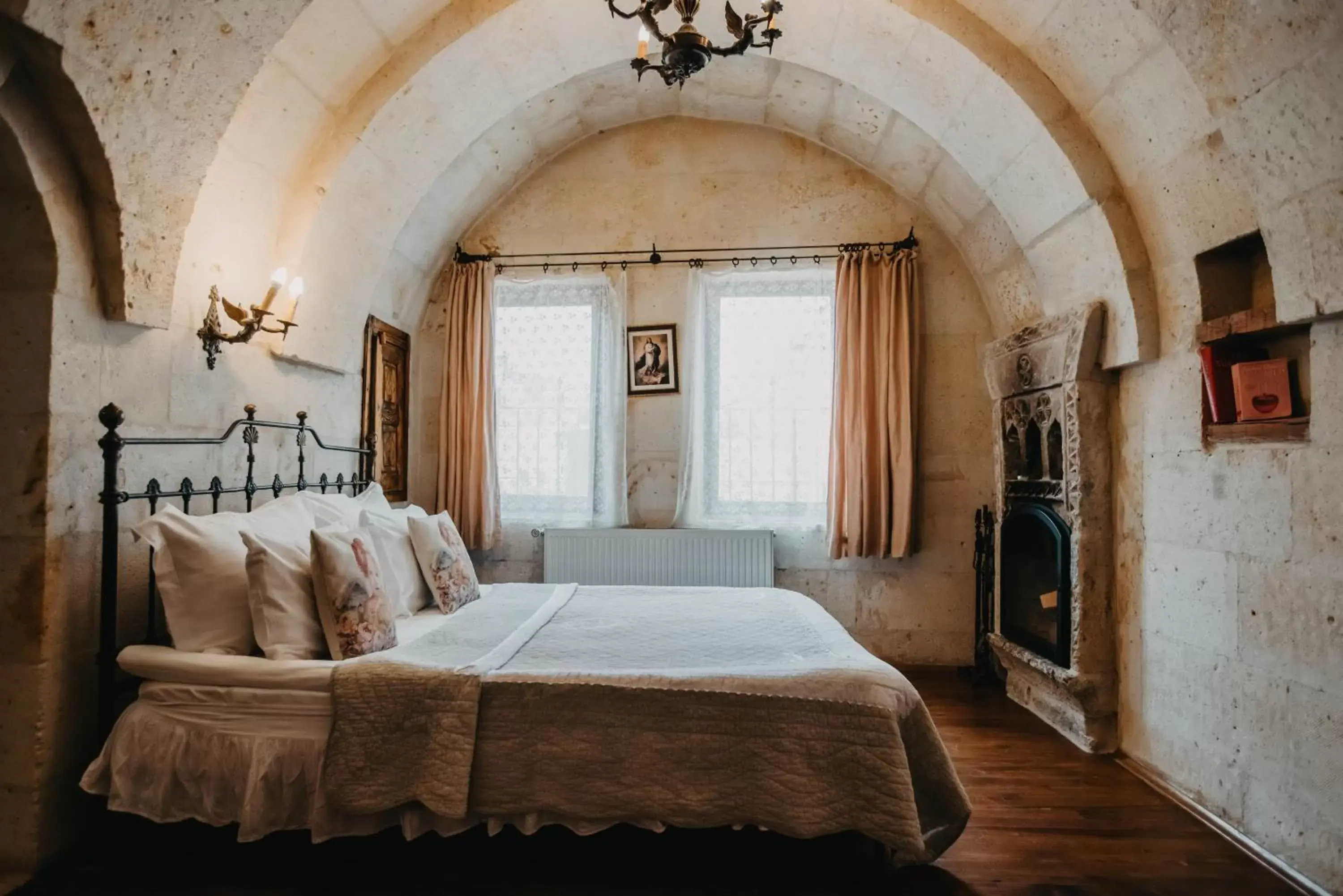 Bed in Melekler Evi Cave Hotel