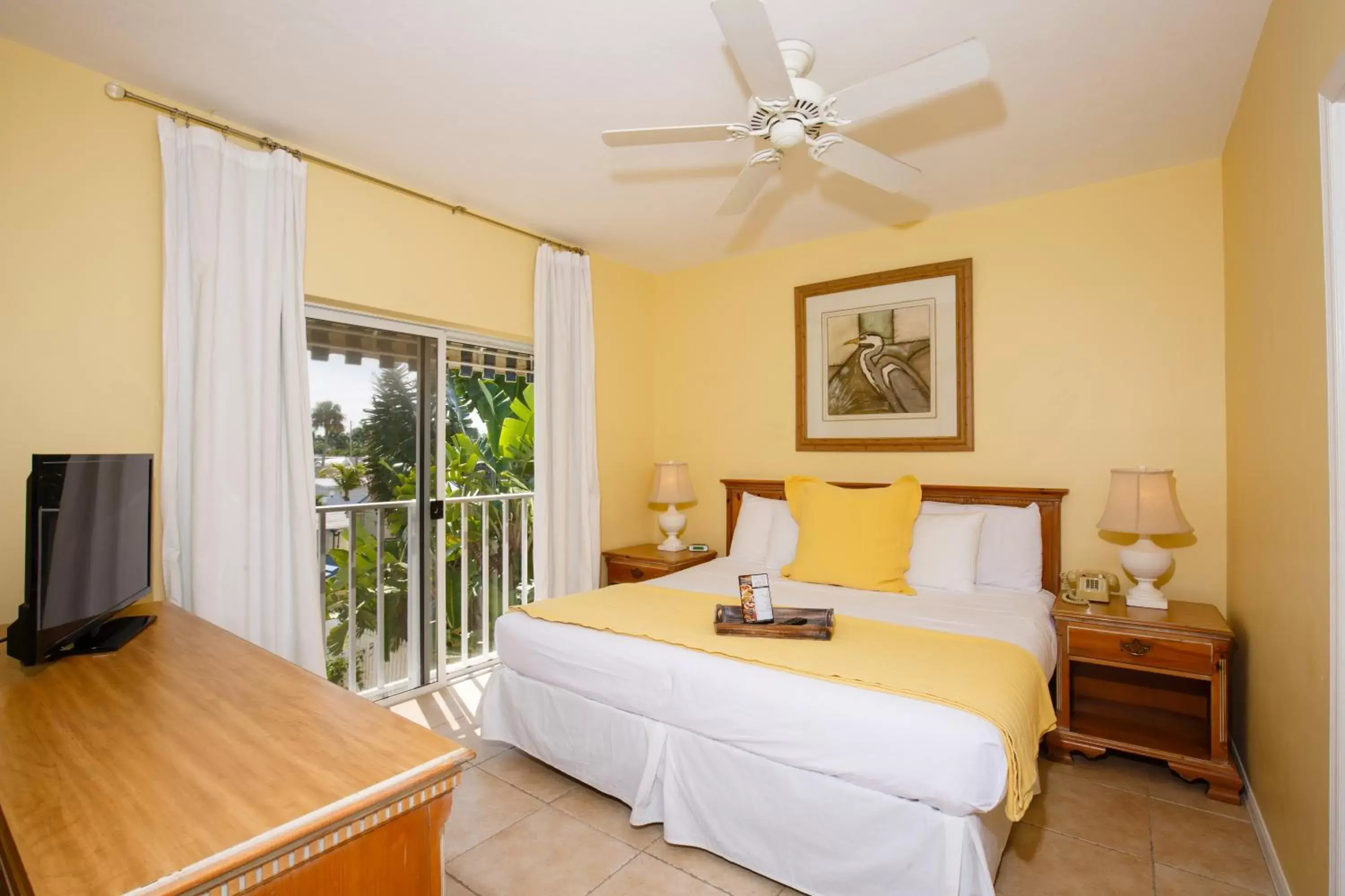 Photo of the whole room, Bed in Naples Garden Inn