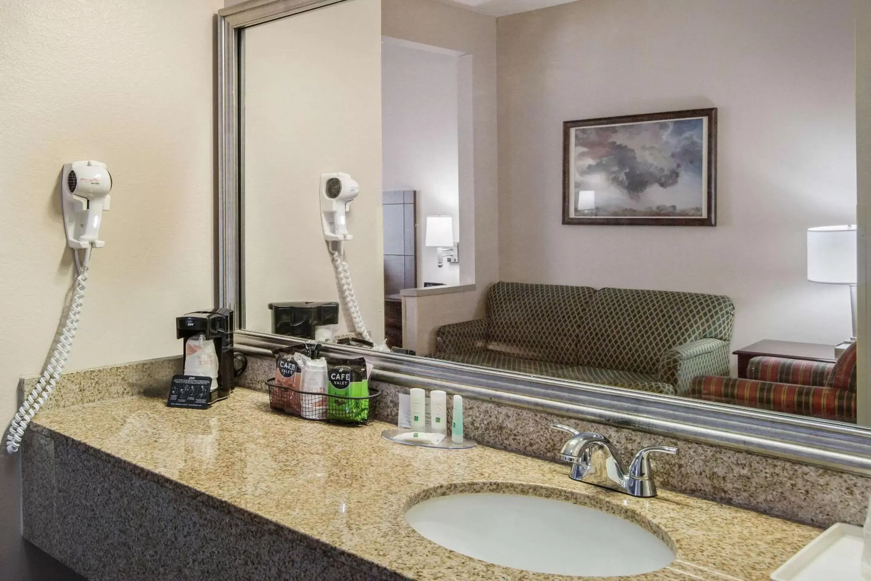 Photo of the whole room, Bathroom in Quality Inn & Suites Lawrence - University Area