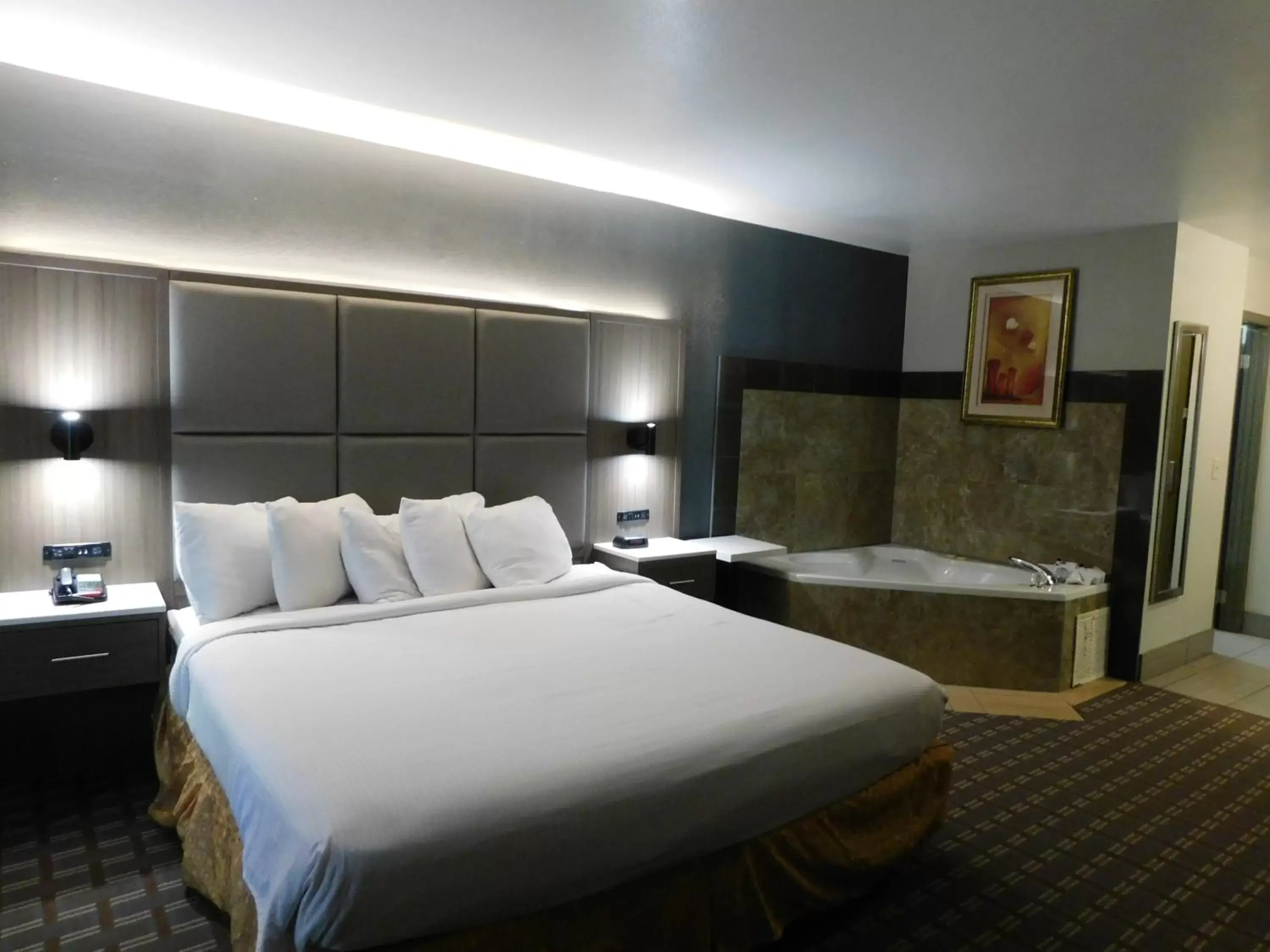 Deluxe King Studio Suite - Non-Smoking in Days Inn & Suites by Wyndham Downtown Gatlinburg Parkway Deluxe King Studio Suite - Non-Smoking in Days Inn & Suites by Wyndham Downtown Gatlinburg Parkway