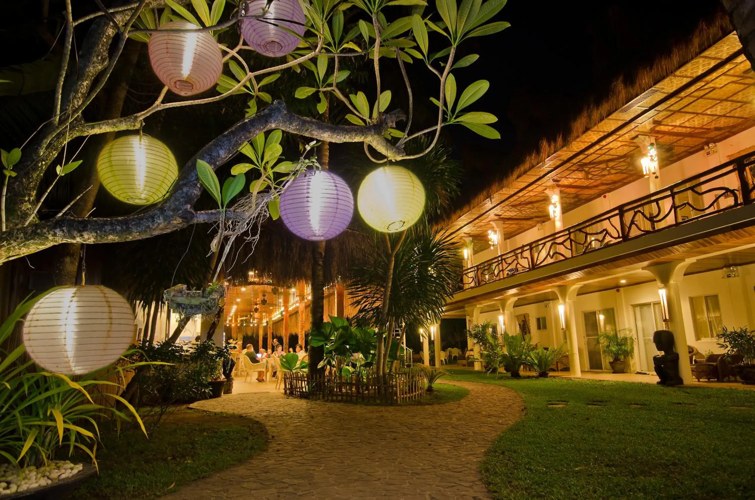 Facade/entrance in Mike's Dauin Dive Resort Facade/entrance in Mike's Dauin Dive Resort