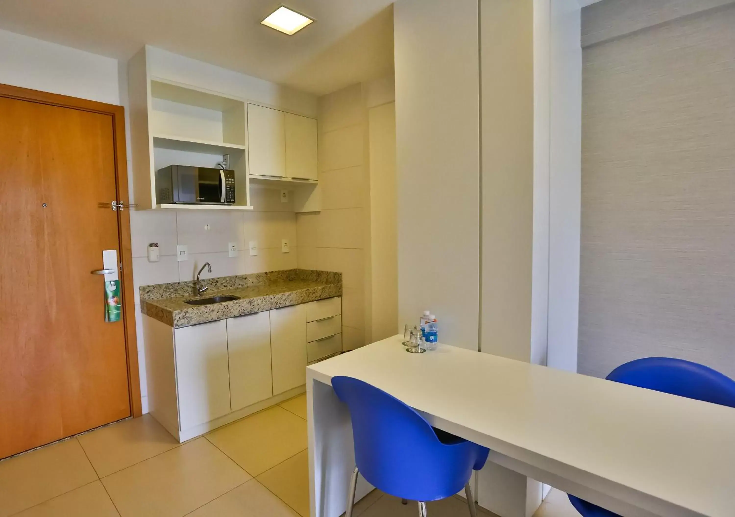 Kitchen/Kitchenette in Quality Hotel & Suites Brasília