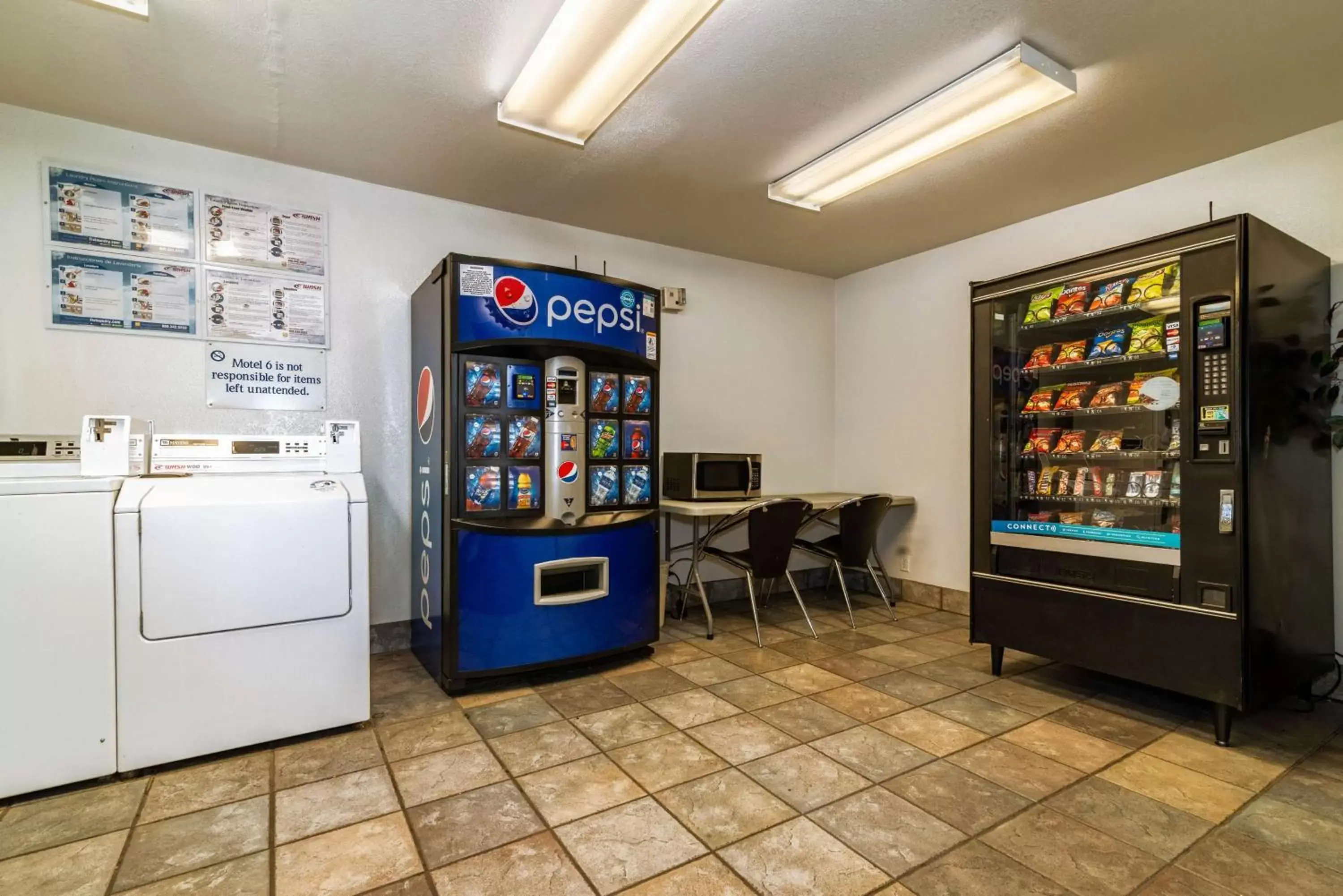 Property building, Supermarket/Shops in Motel 6-Palm Springs, CA - East - Palm Canyon