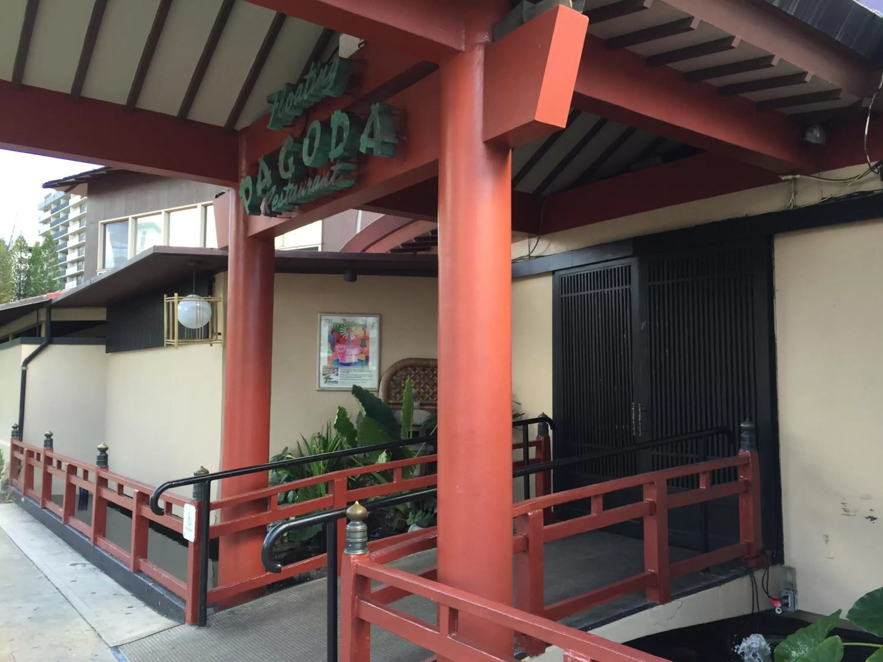 Restaurant/places to eat in Pagoda Hotel
