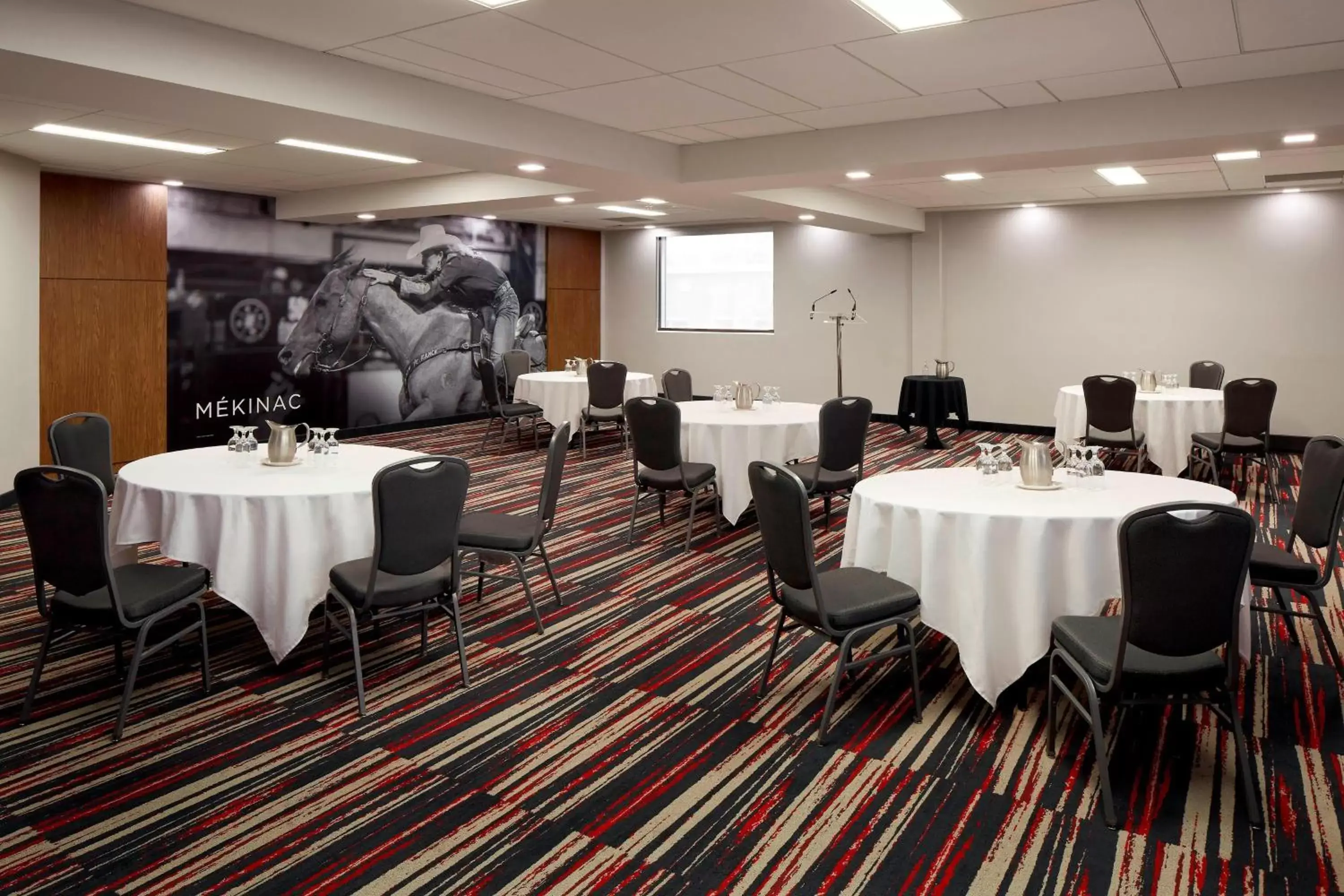 Meeting/conference room in Delta Hotels by Marriott Trois Rivieres Conference Centre