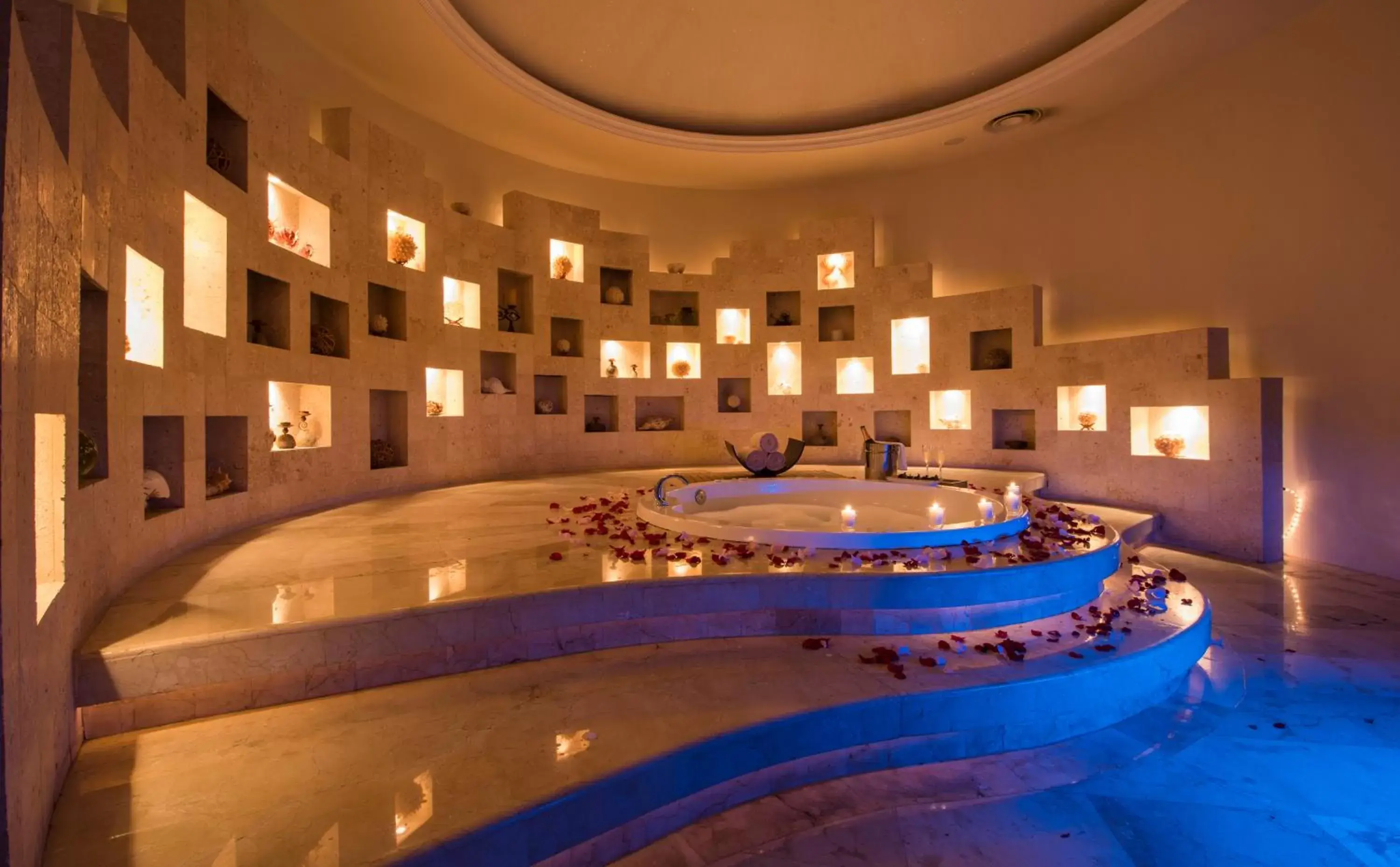 Hot Tub, Swimming Pool in Seadust Cancun Family Resort - All Inclusive