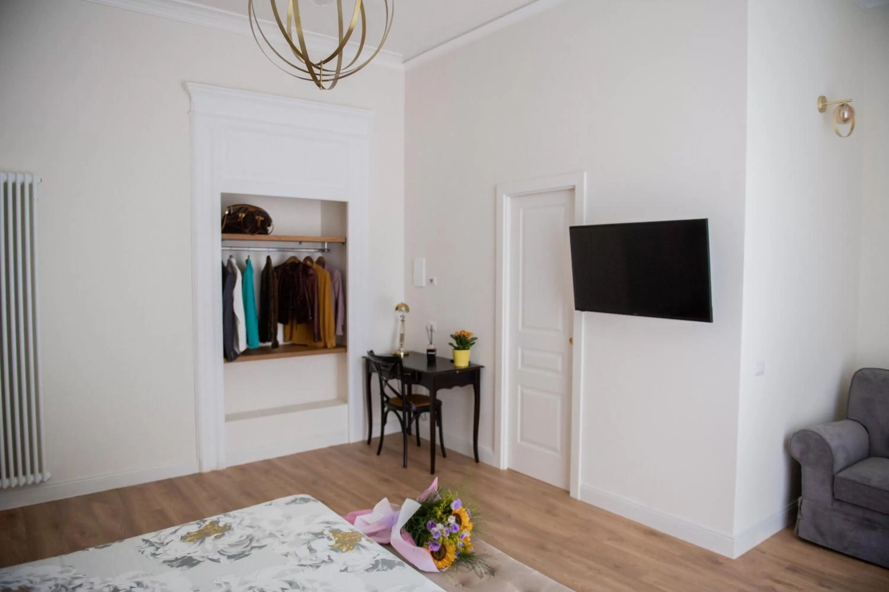 Bedroom, TV/Entertainment Center in Novecento