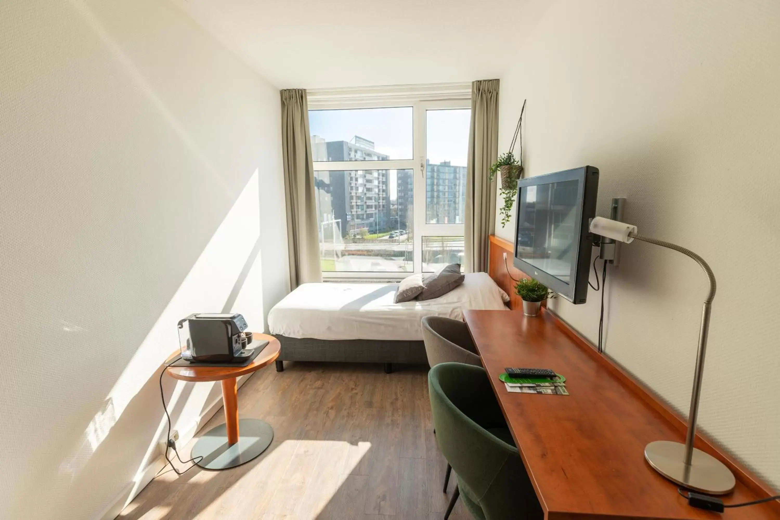 Bedroom, TV/Entertainment Center in Eurohotel