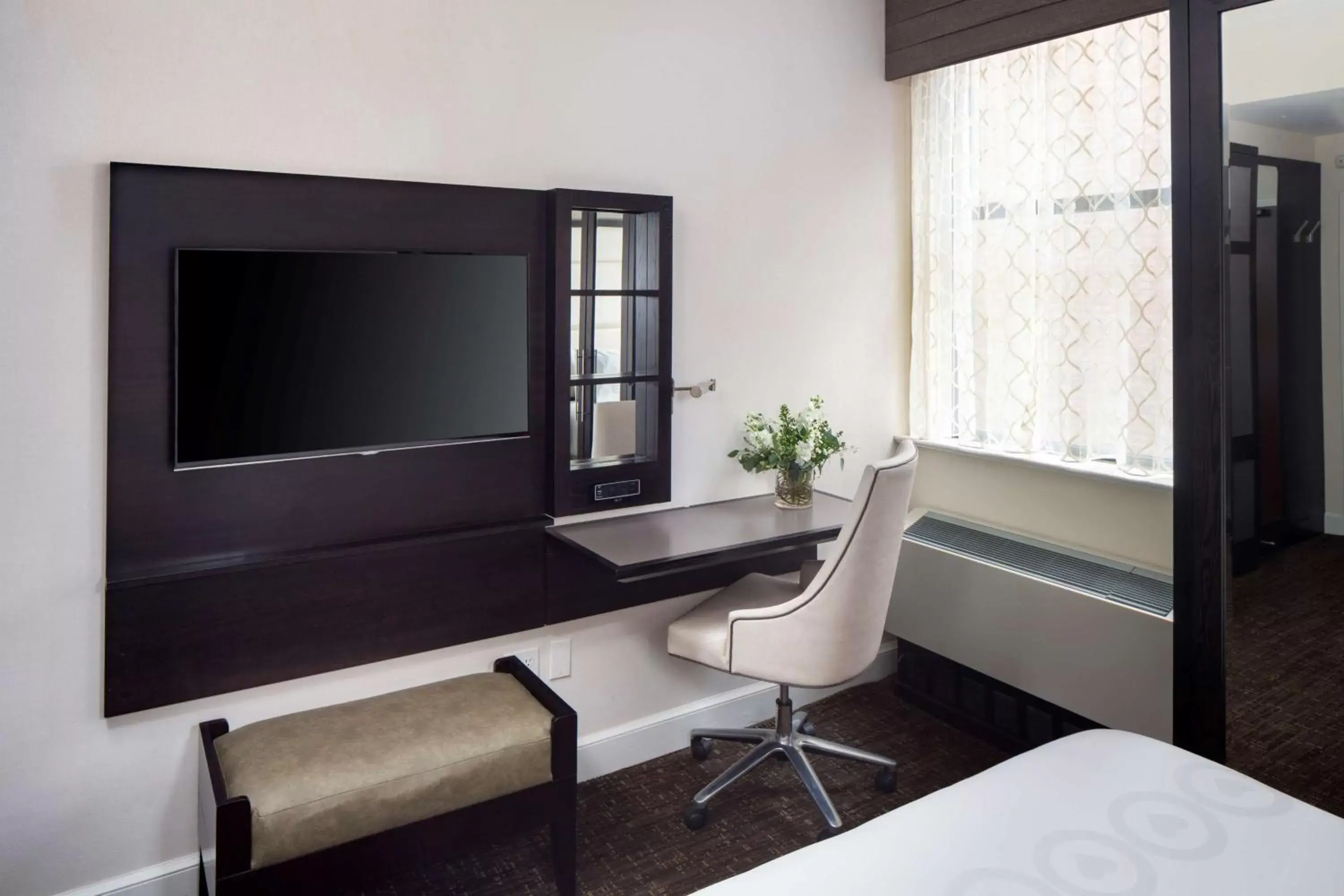 Bedroom, TV/Entertainment Center in Park South Hotel, part of JdV by Hyatt