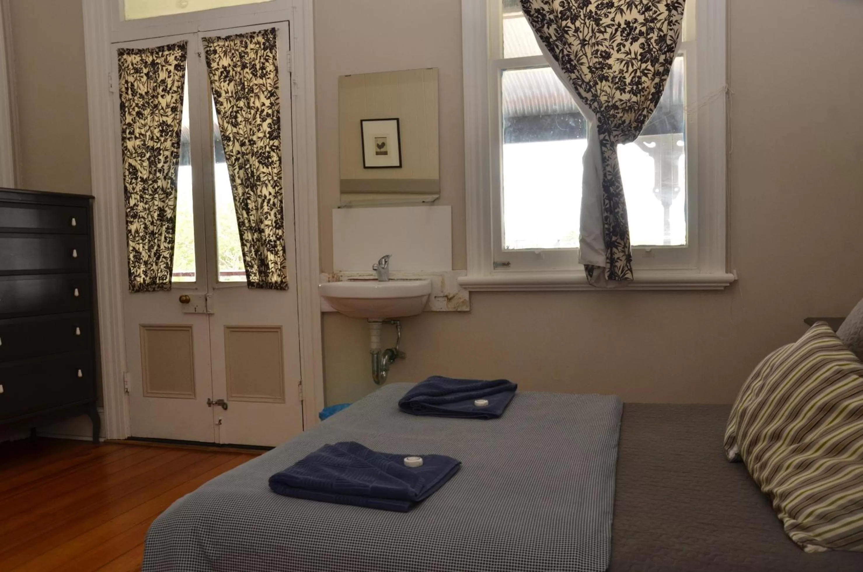 Bedroom, Bed in Royal Gatton Hotel