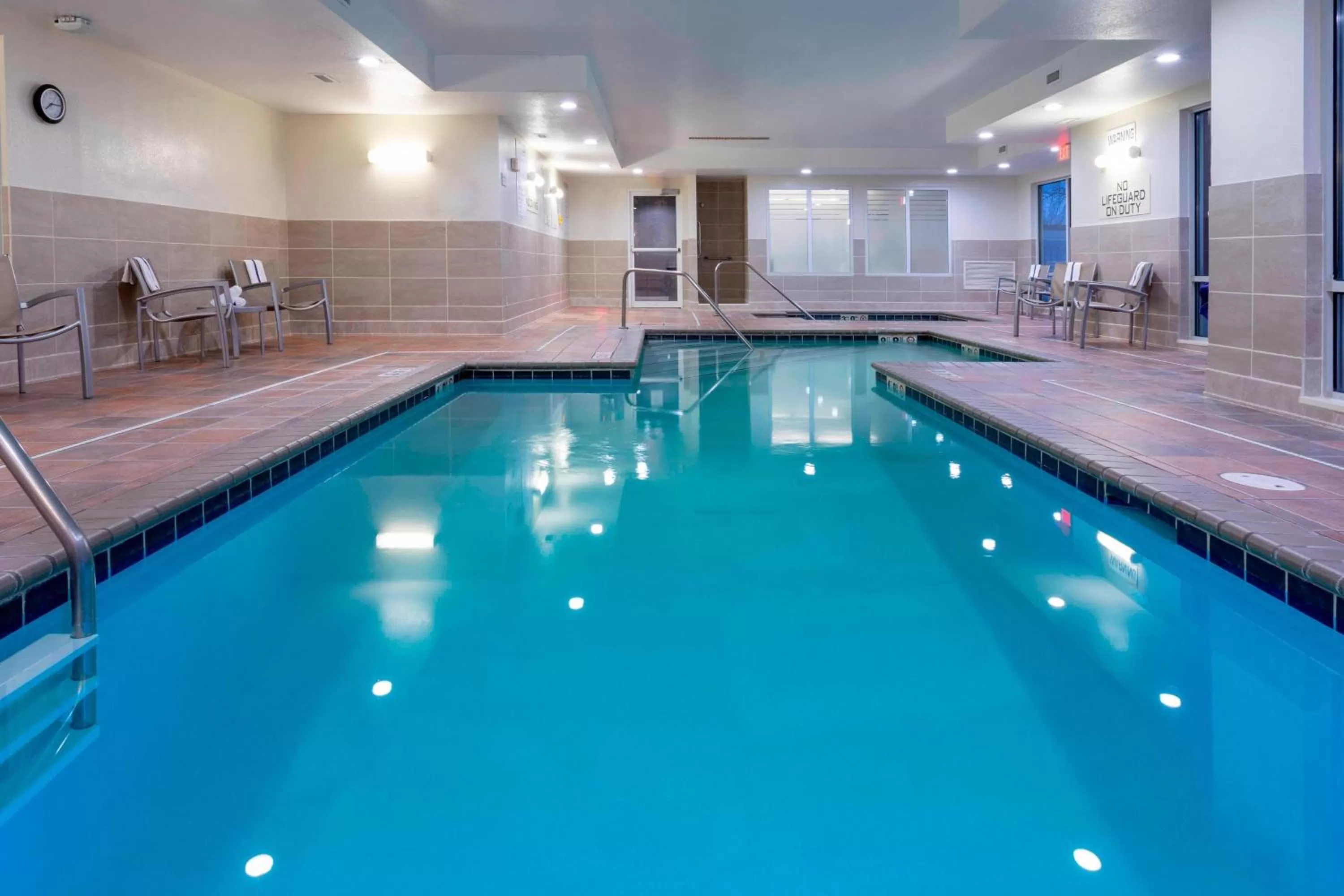 Swimming pool in SpringHill Suites Rochester Mayo Clinic Area / Saint Marys