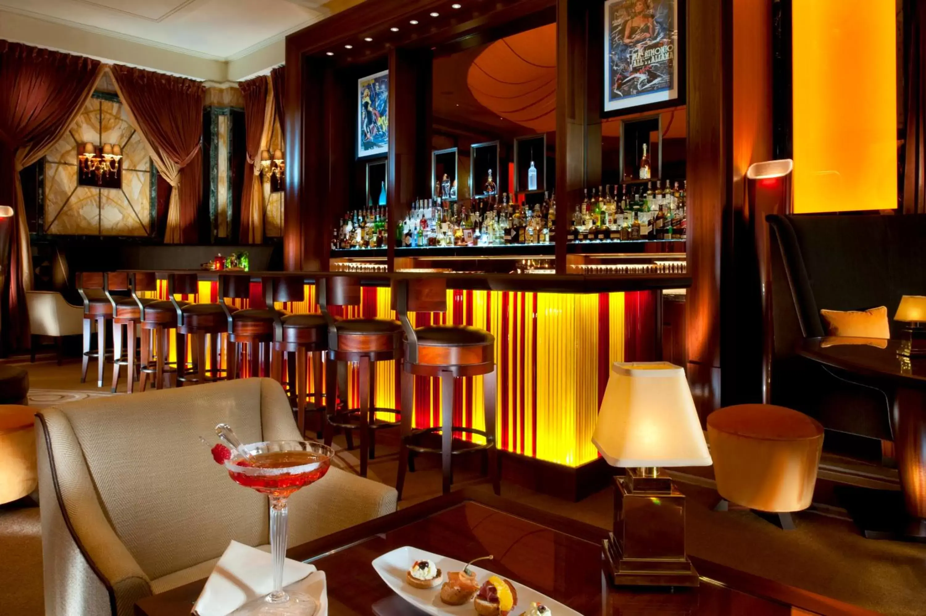 Lounge or bar, Restaurant/Places to Eat in Hotel Principe Di Savoia - Dorchester Collection